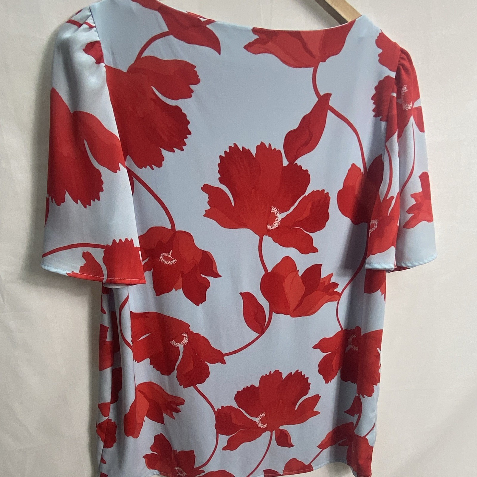 Ann Taylor Women’s S Light Blue Red Floral Satin Short Sleeve Round Neck Blouse