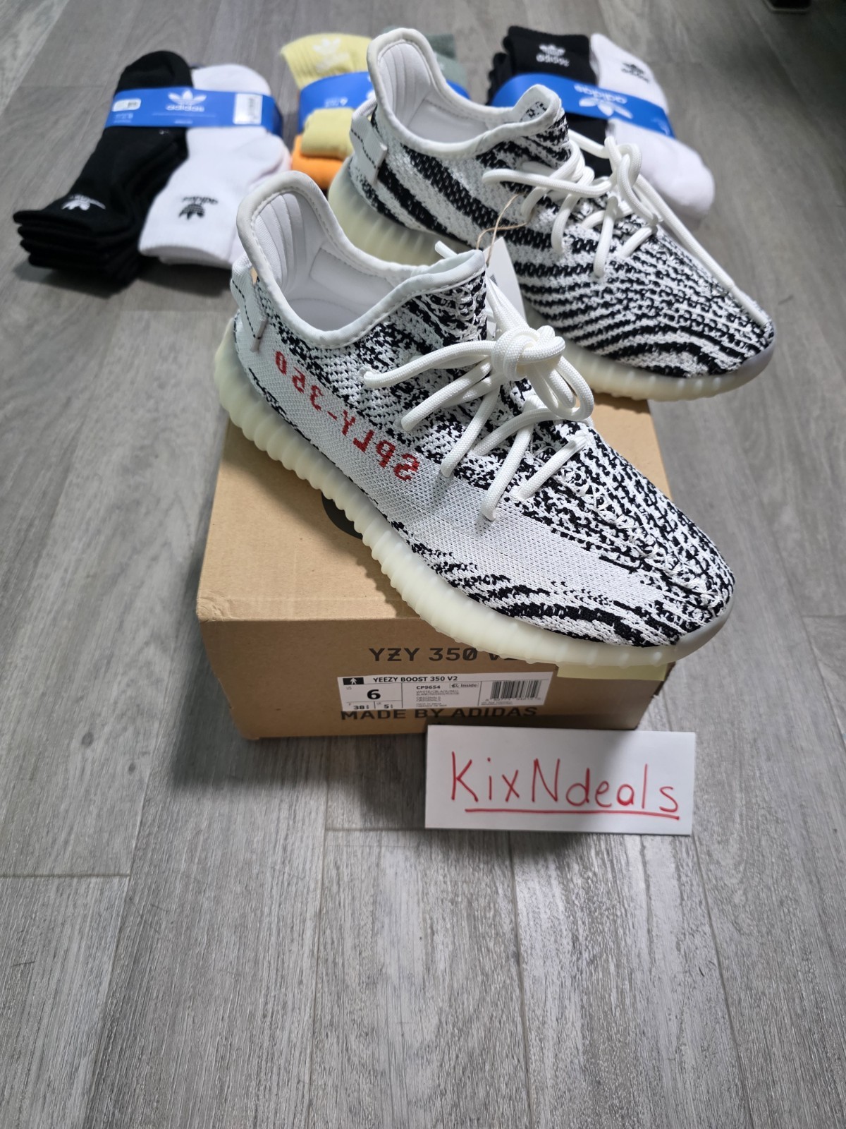 Authentic Adidas Yeezy Boost 350 V2 Zebra (CP9654) Size 6 YZY RNR Wave 500 700