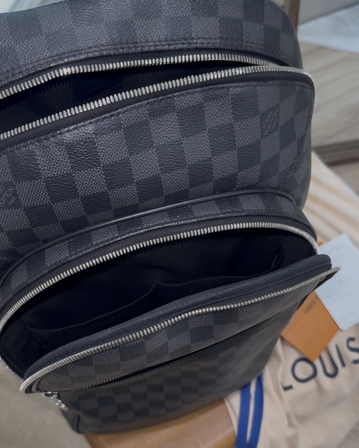 Louis Vuitton Damier Graphite Men’s Zip Backpack Black/Gray Checkered Pockets