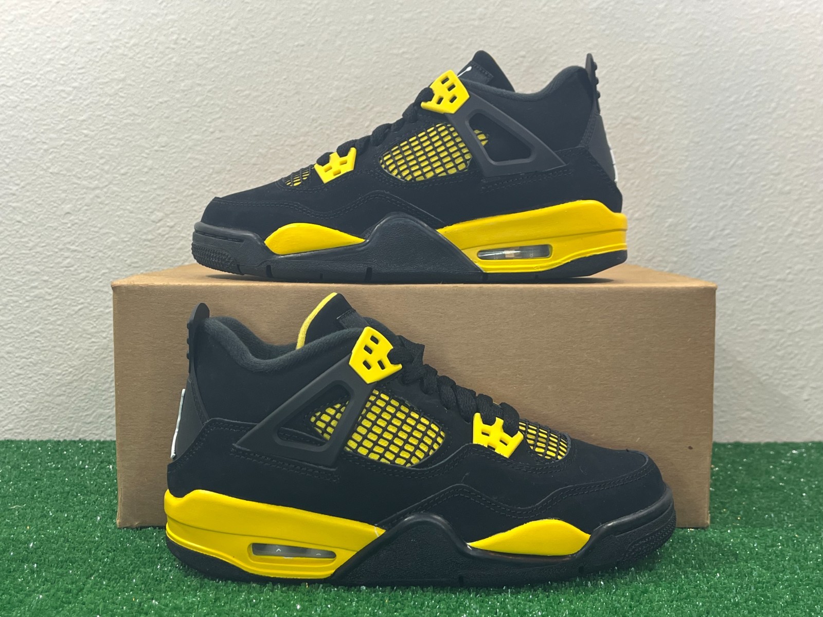 4 Men/5.5 Women – Nike Air Jordan 4 Retro GS Thunder Black Yellow Shoes B-Grade