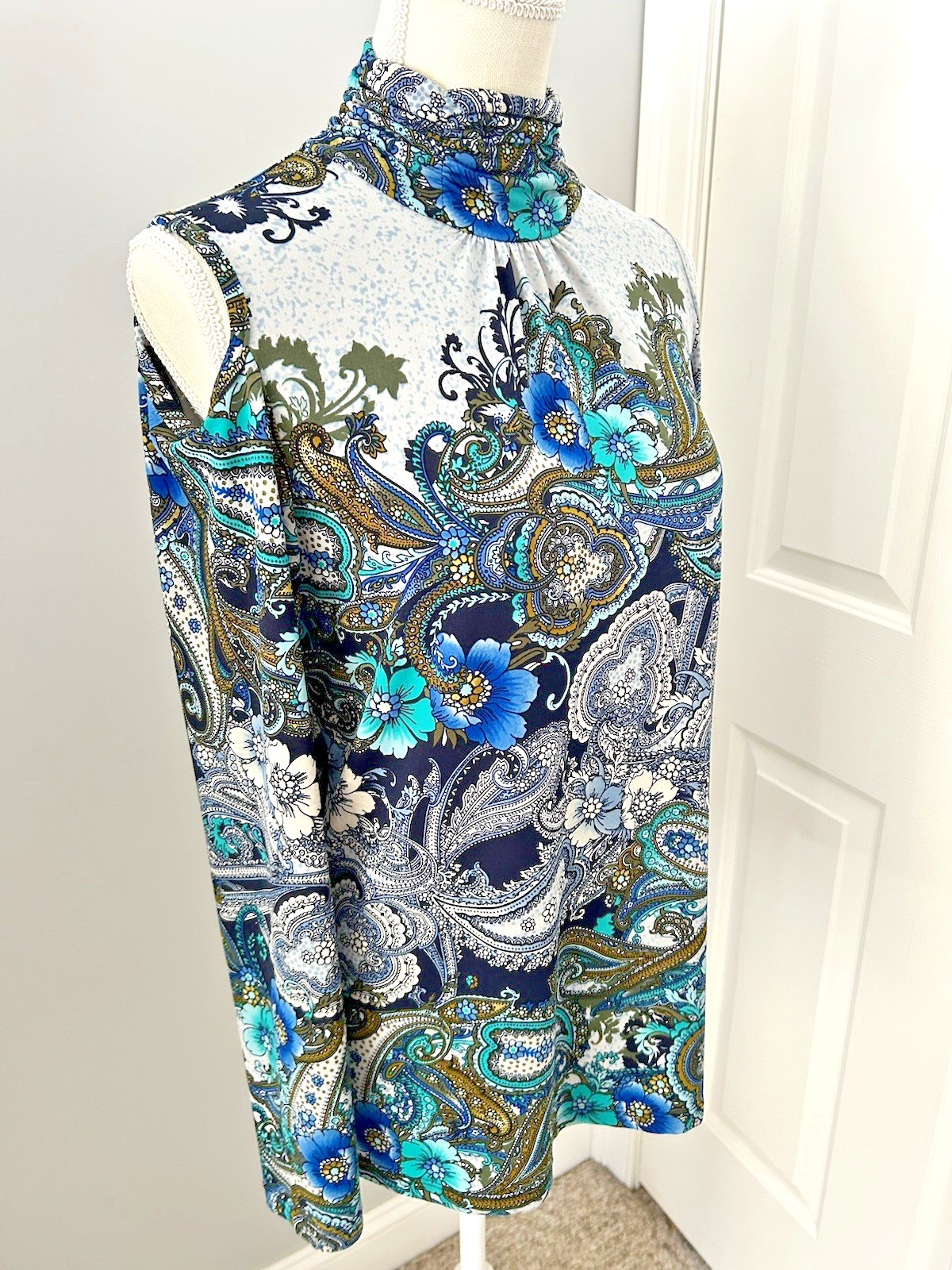 SUSAN GRAVER~SMALL~TEAL GREEN AND BLUE FLORAL-PAISLEY PRINT COLD SHOULDER TOP~S