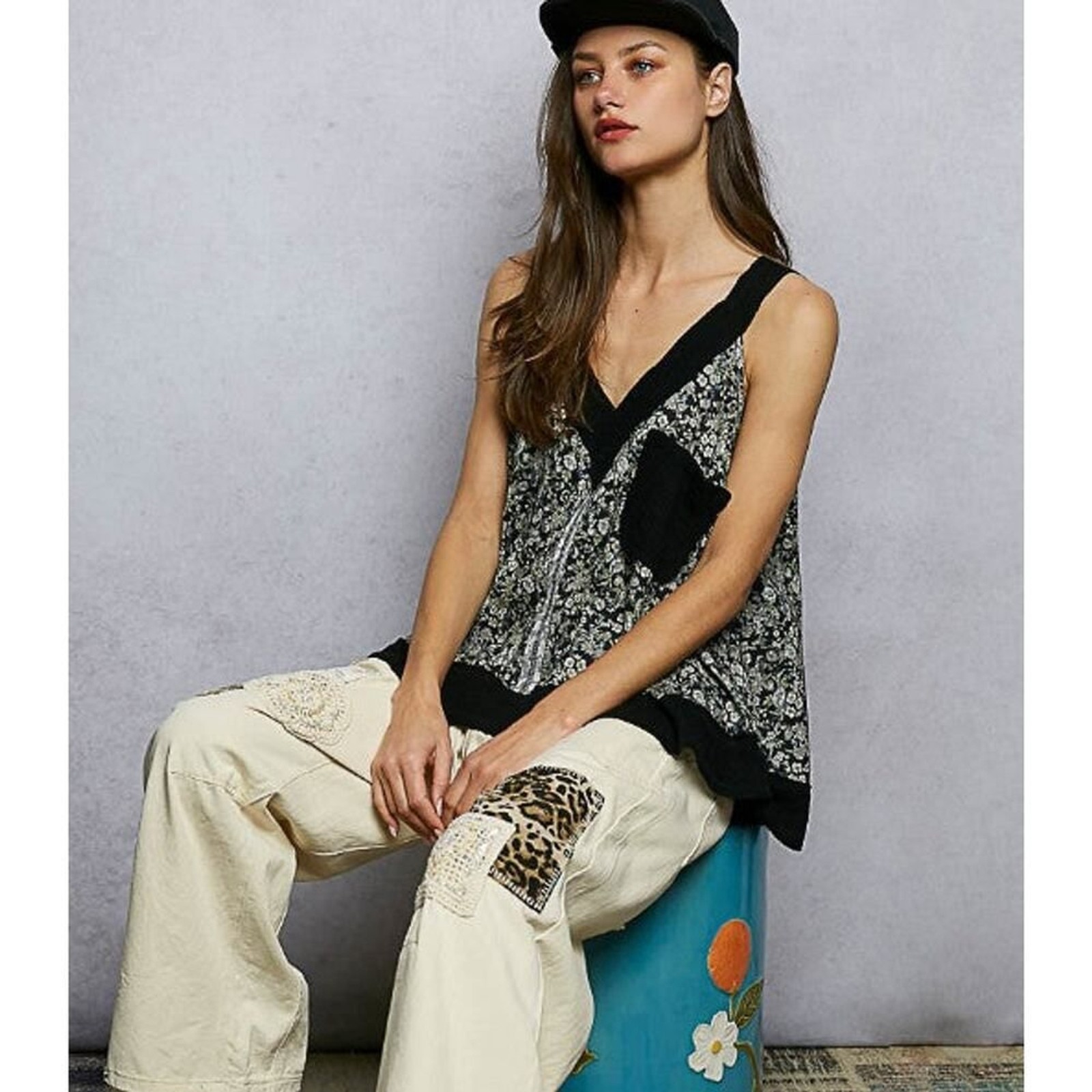 POL Floral V-Neck Flowy Top with Front Pocket – Sage