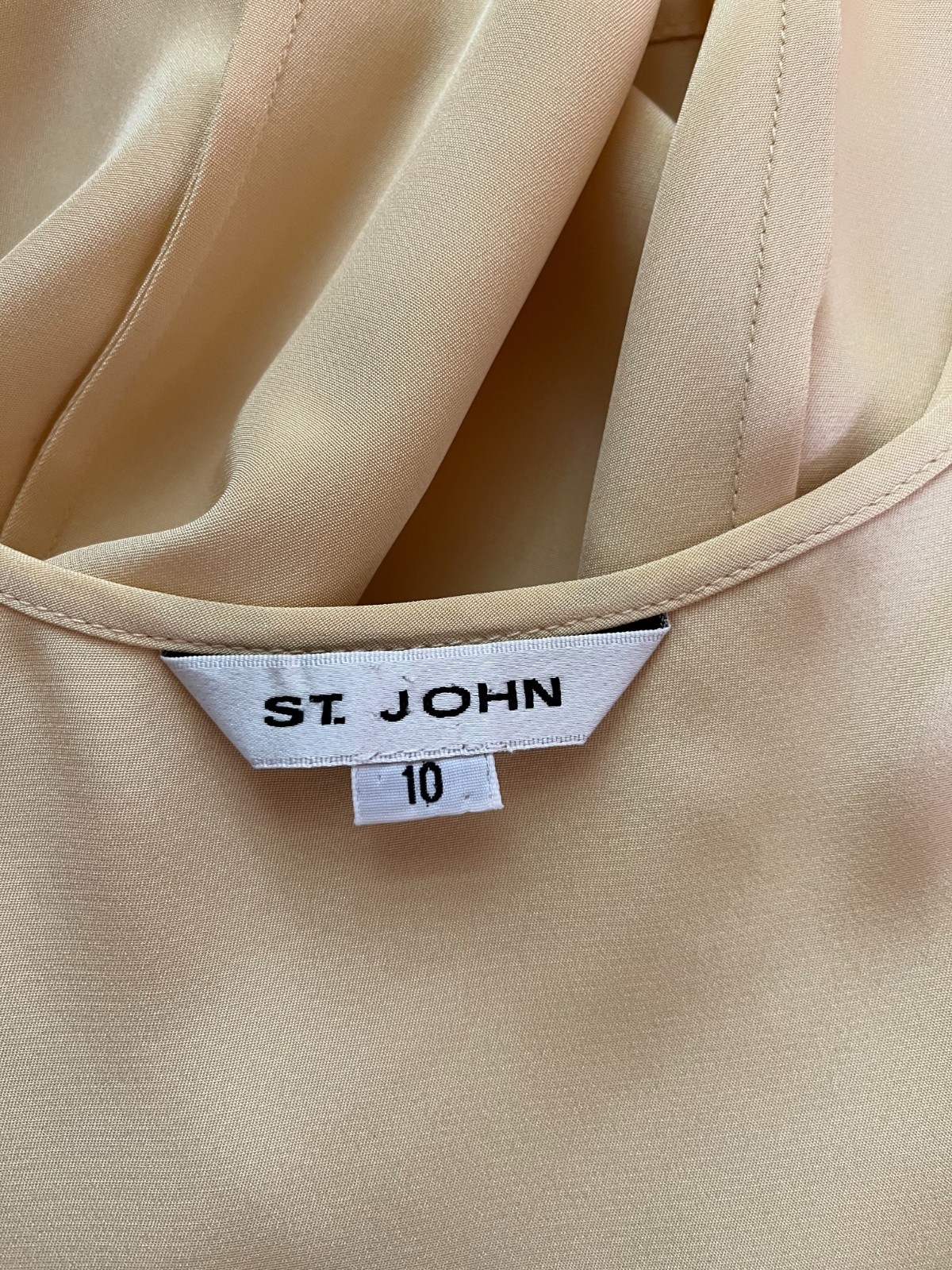 St. John Size 10 Creamy Yellow Silk Sleeveless Shell Top Tank