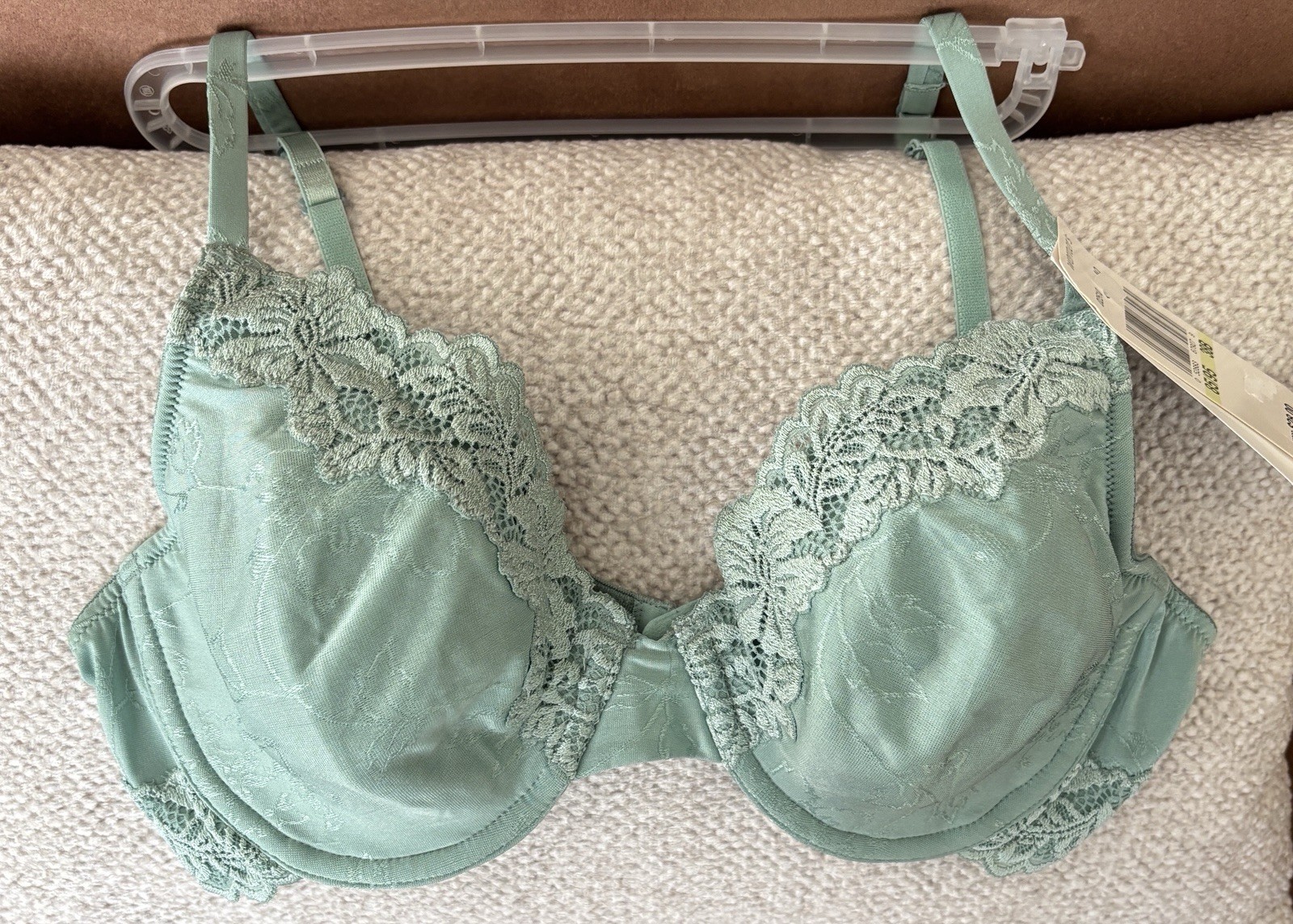 Playtex & Warner’s Wireless/wire Bras 38B – Light Pink & Mint/sage Green Lace