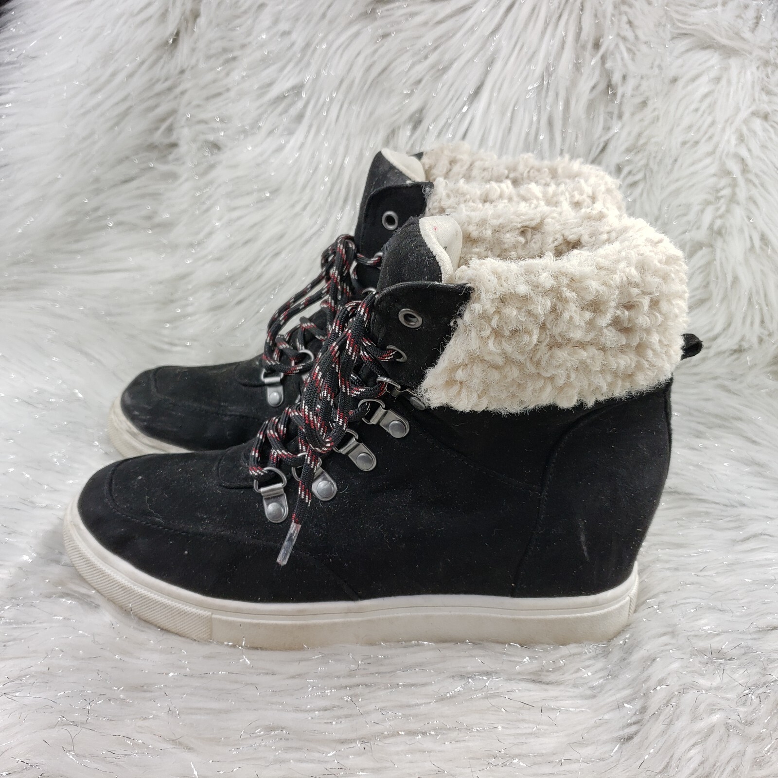 MADDEN GIRL Paigee Hidden Heel Casual Shoes Black Faux Fur Lined Womens Size 8.5