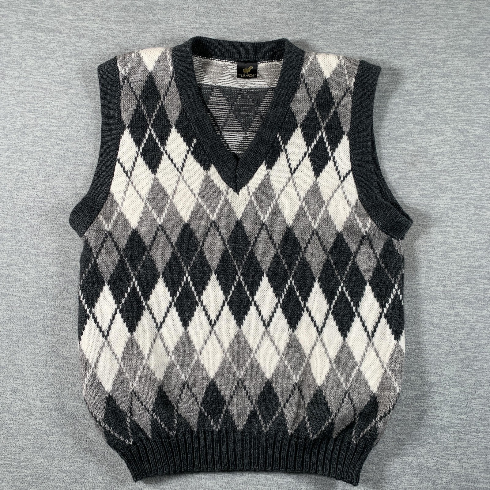 Sweater Vest Mens Small Gray Argyle 100% Alpaca Knit V Neck Pullover Peru