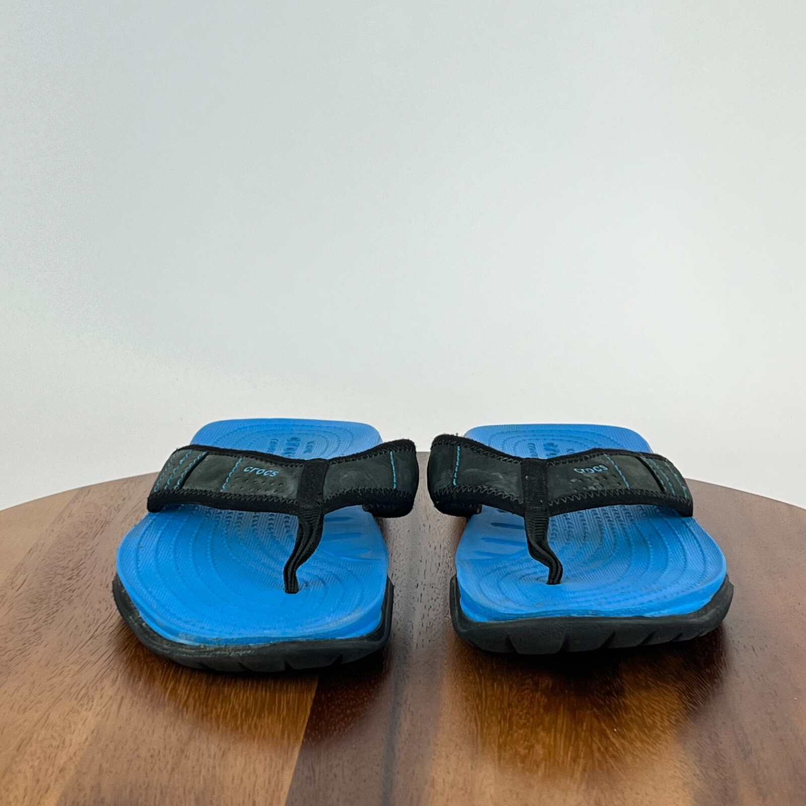 Mens Crocs Swiftwater Blue Black Leather Comfort Sandals Flip Flops Size 9 M GUC