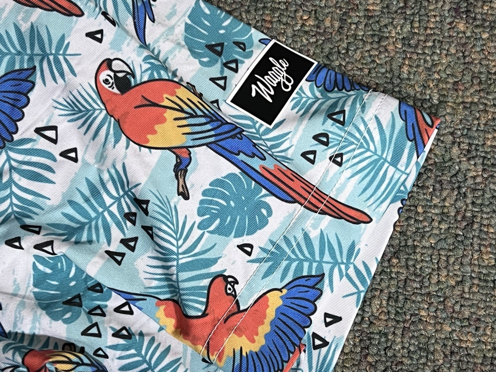 Waggle Golf Polo Shirt Men’s Medium Parrot Floral Tropical Performance Stretch