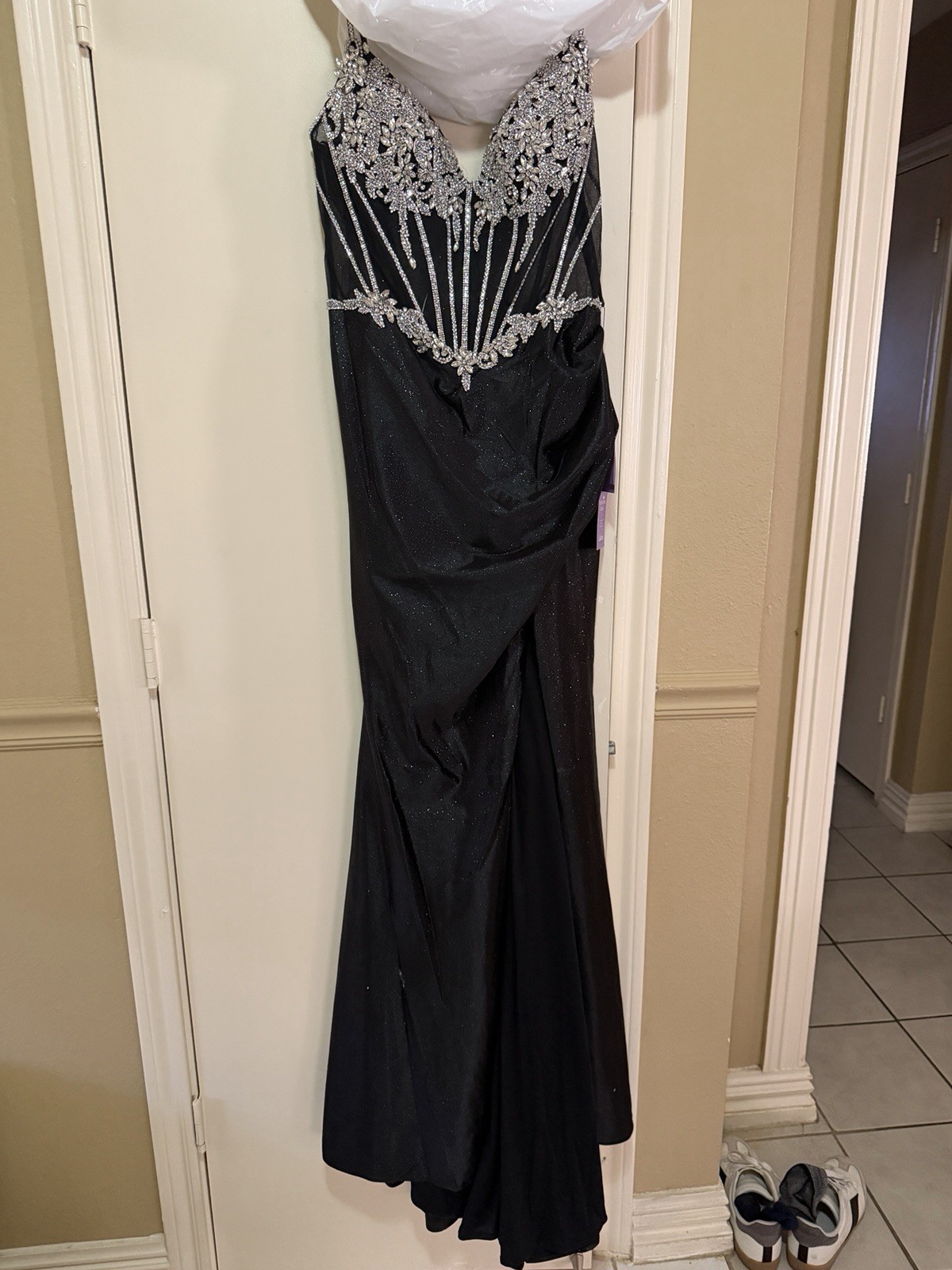 Brand new Ladivine by Cinderella Divine Black Silver Formal Evening Gown size8