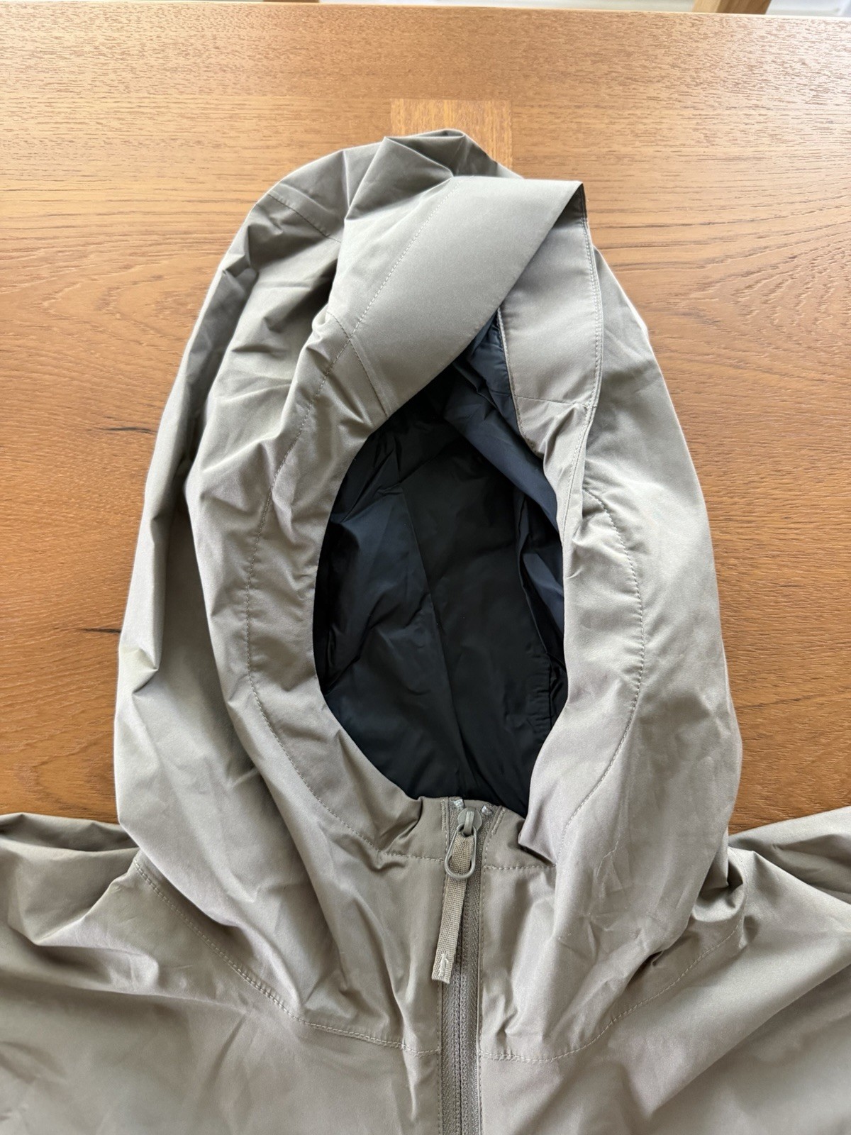 Arc’teryx Solano Hoody-GORE-TEX INFINIUM–Moonshadow/Dracaena (medium)