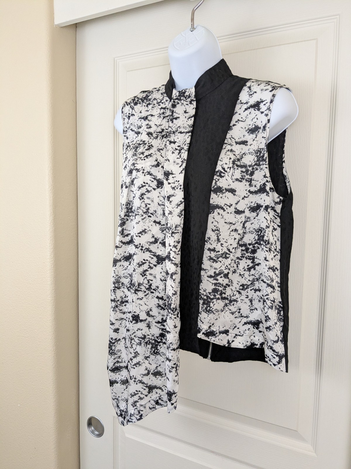 New Robert Rodriguez Sleeveless Silk Blend Blouse Asymmetrical White Black Sz 2