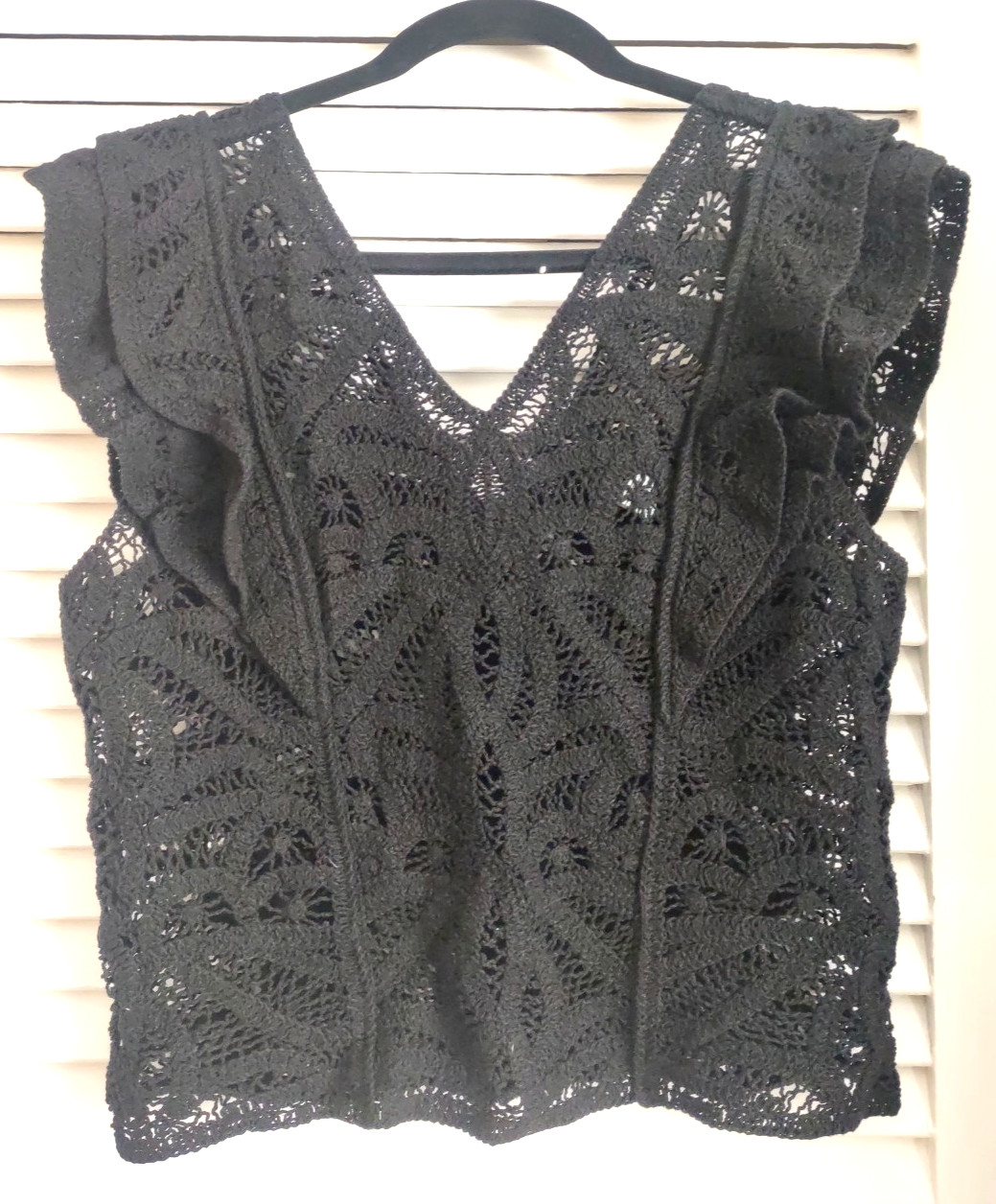 White House Black Market Black Crochet V-Neck Crop Top sz.LP $89 New