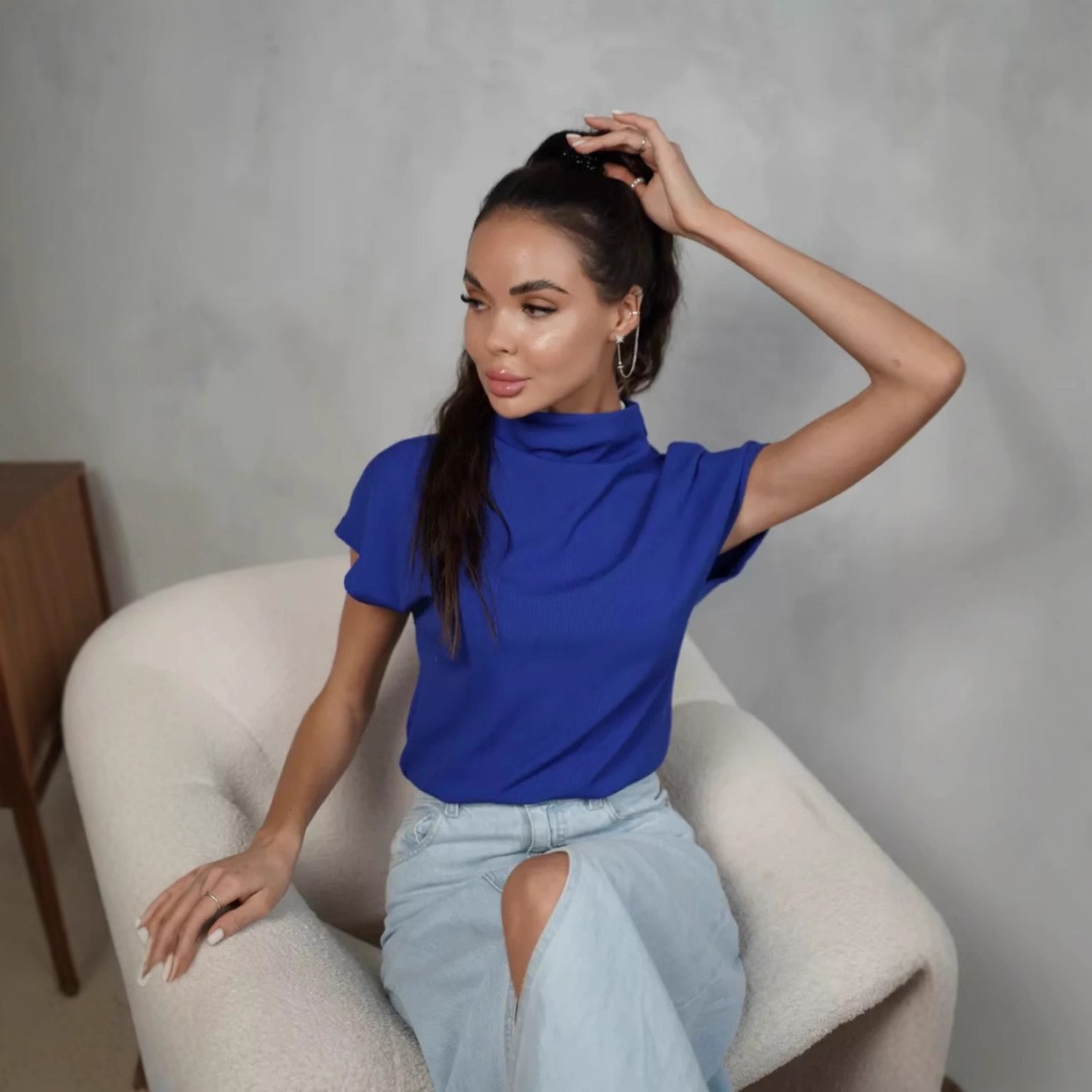 Fashionable Casual Womens Solid-color Top With A Mock Neck And Short Sleeves