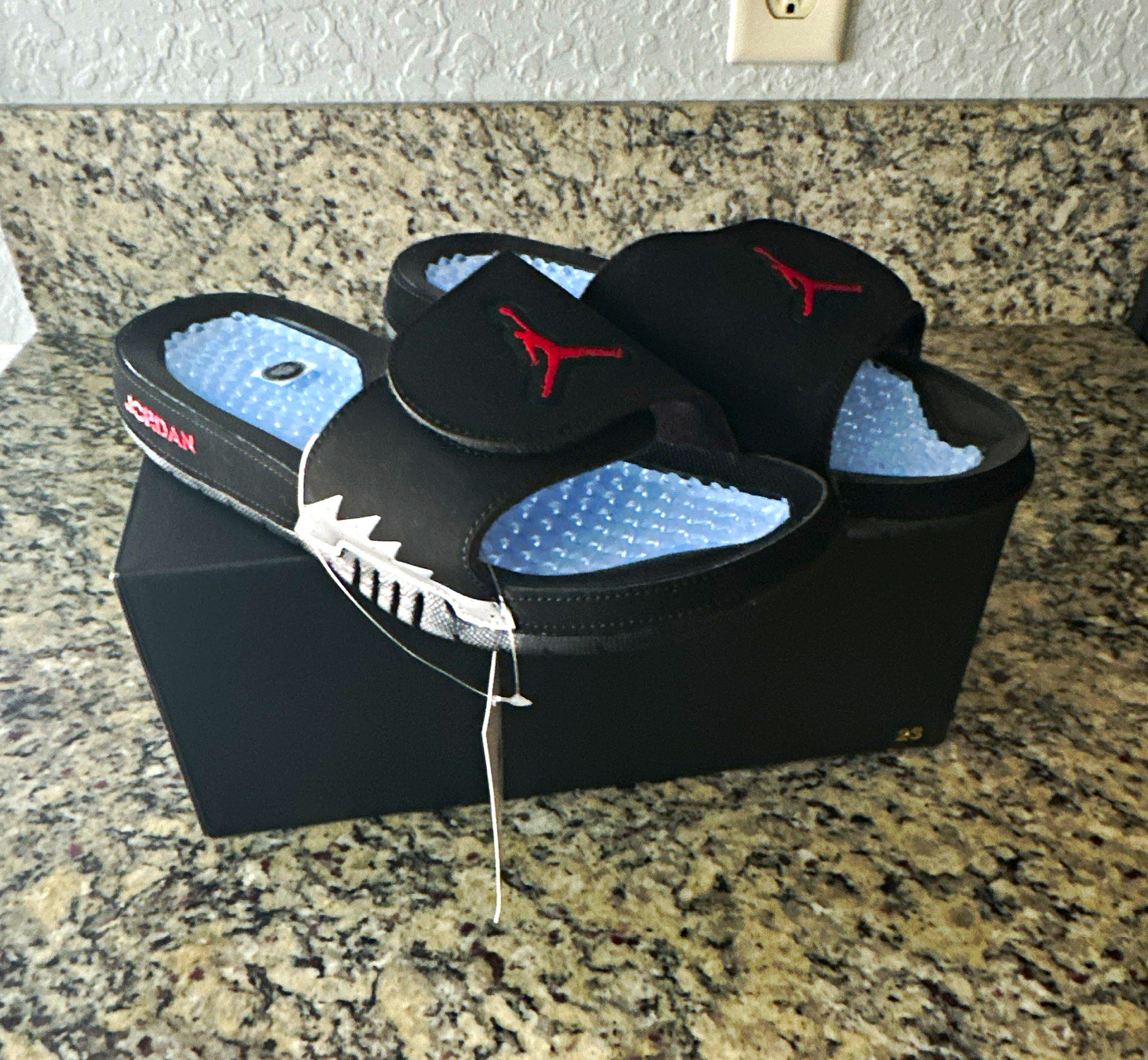 Jordan Hydro V Retro Men’s Cushioned Slide Sandals Black/Red Jumpman US 9