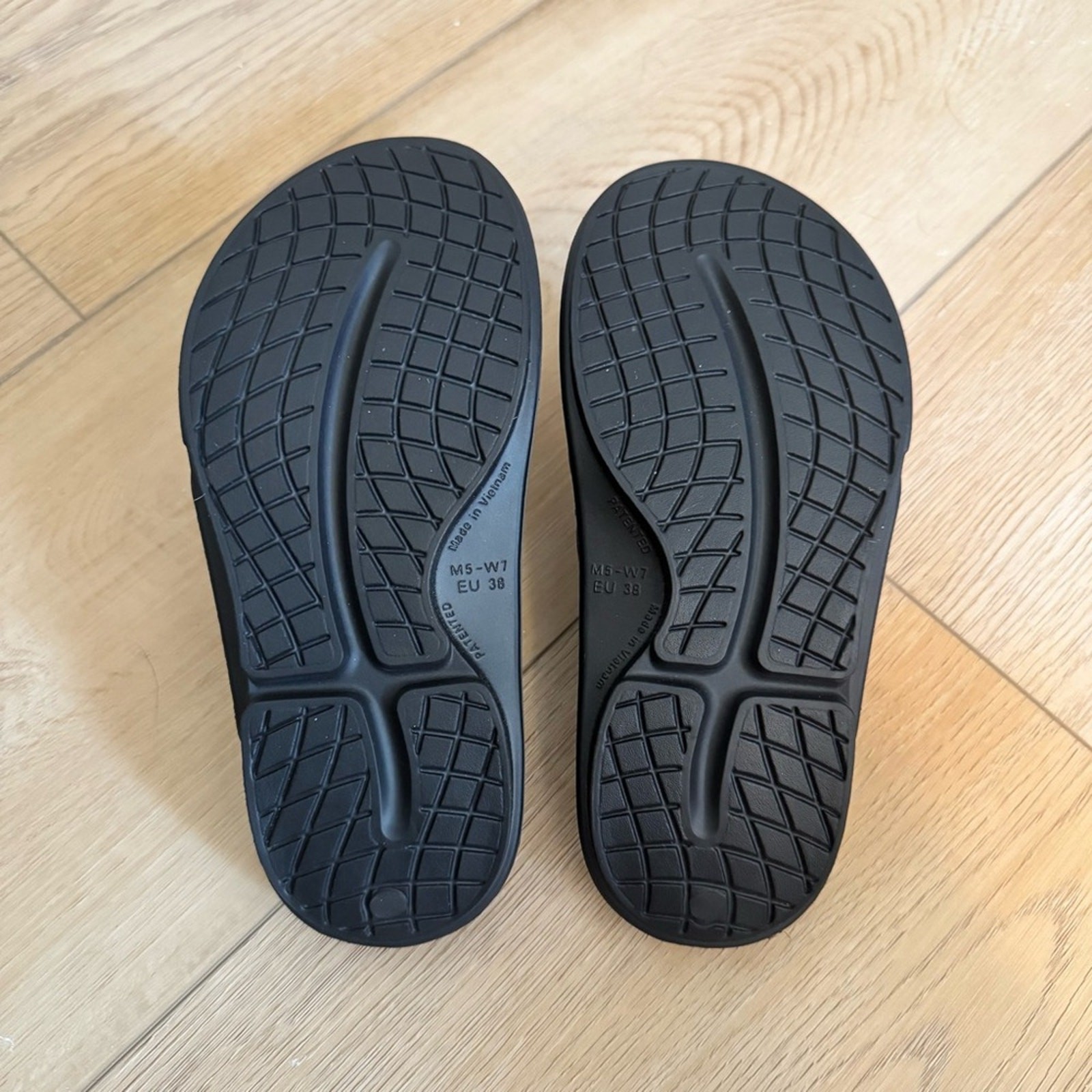 OOFOS OOahh Sport Flex Unisex Matt Black Recovery Slides Size: M: 5 W: 7 NWOT