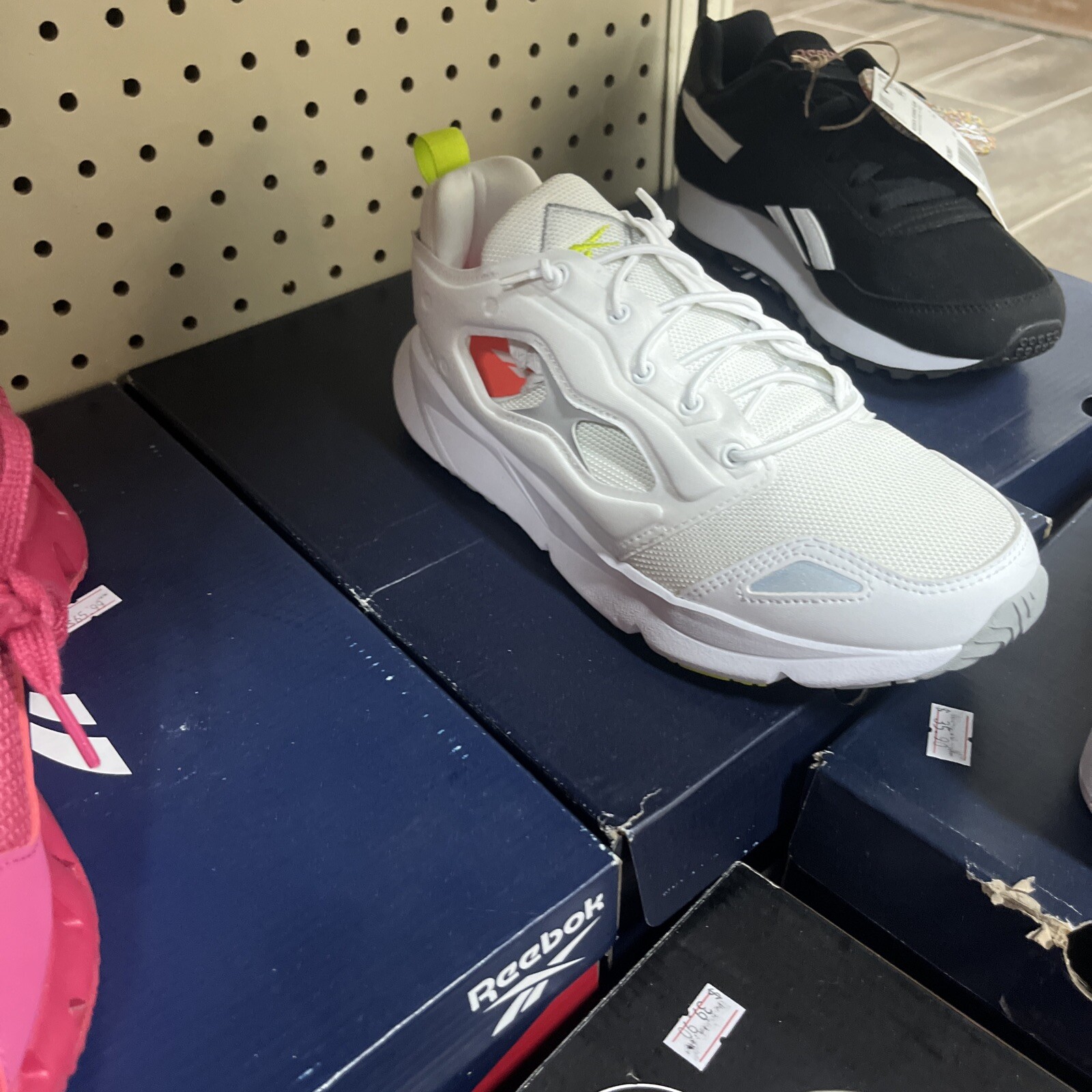 All Tenis On Existen Are 20% Off Just Asking Your Favorite And If Is Available.