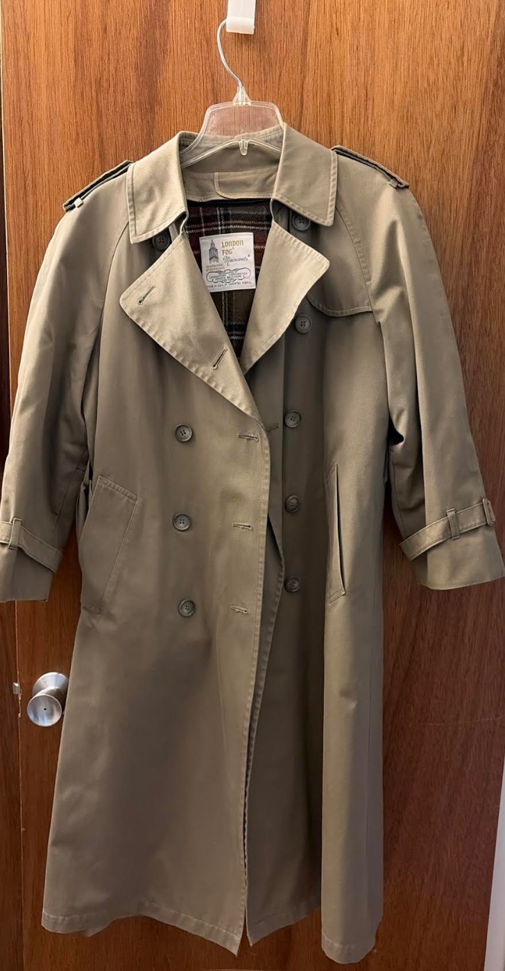 Vintage London Fog TAN Woman’s Belted Trench Coat Petite 8