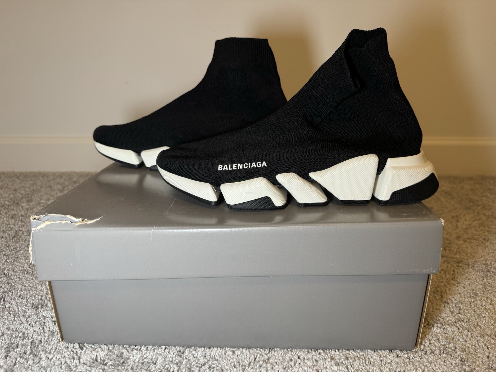 Size 42 EU / 10 US – Balenciaga Speed 2.0 Sock Runner Sneakers Black/White