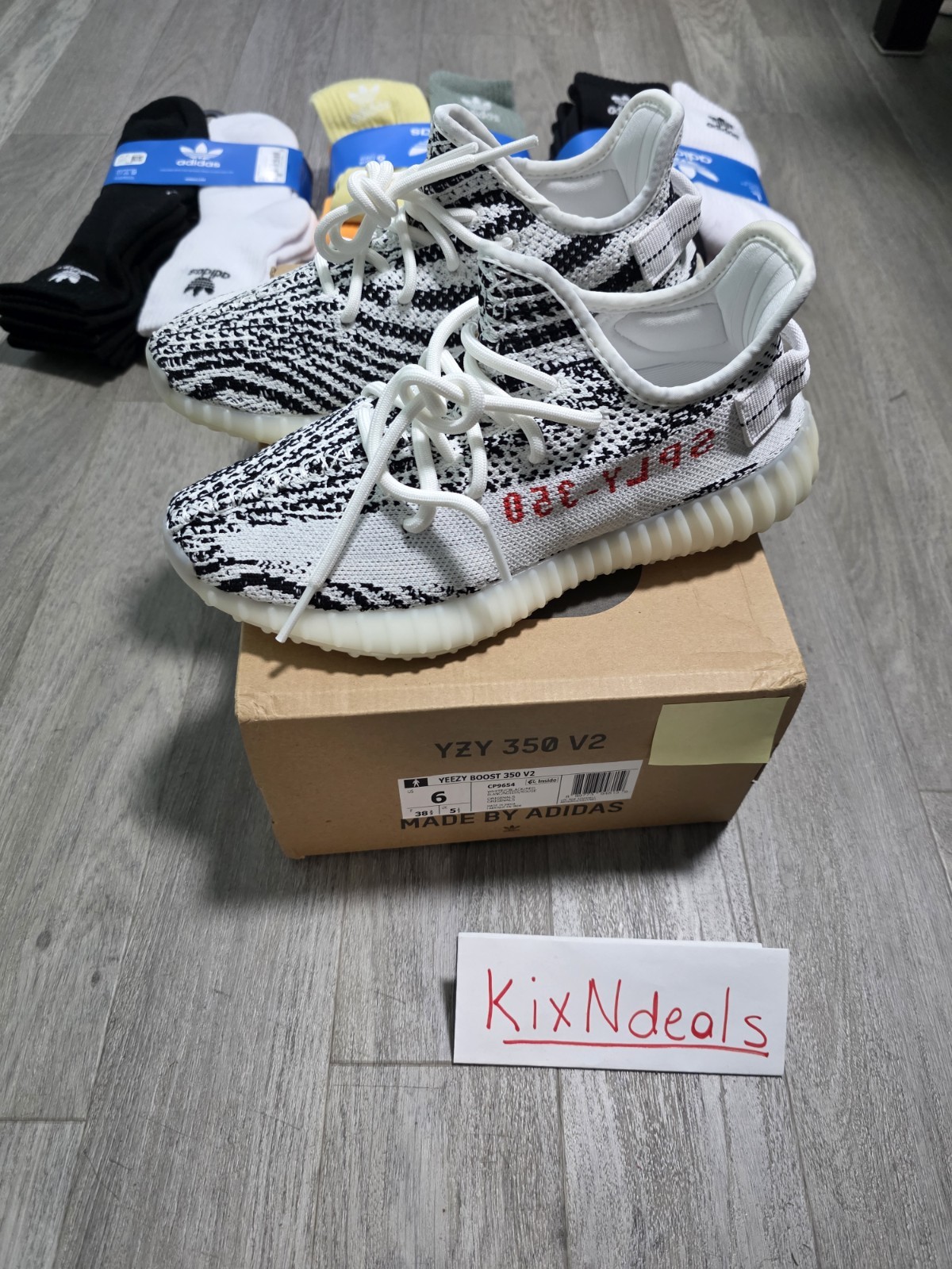 Authentic Adidas Yeezy Boost 350 V2 Zebra (CP9654) Size 6 YZY RNR Wave 500 700