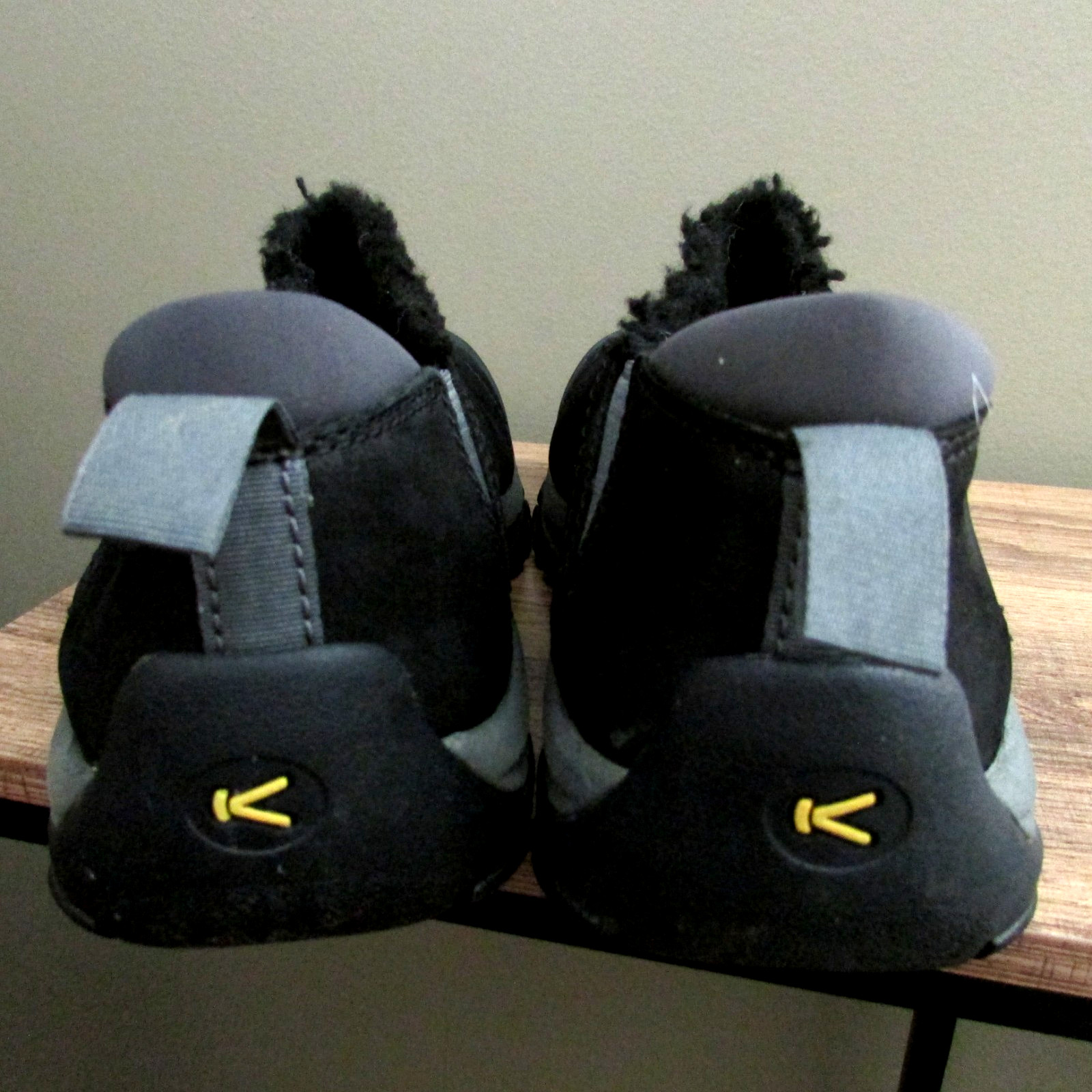 Keen Kaci Oiled Nubuck Leather black slip on Casual Comfort Shoes Sz 9