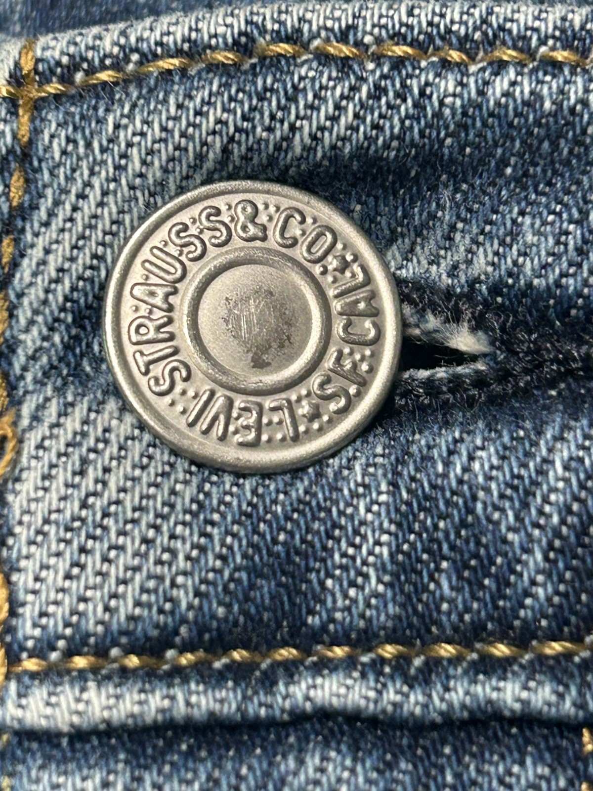 Levi’s 505 Jeans Men’s Regular Fit Size 36×30 Red Tab Denim Medium Wash