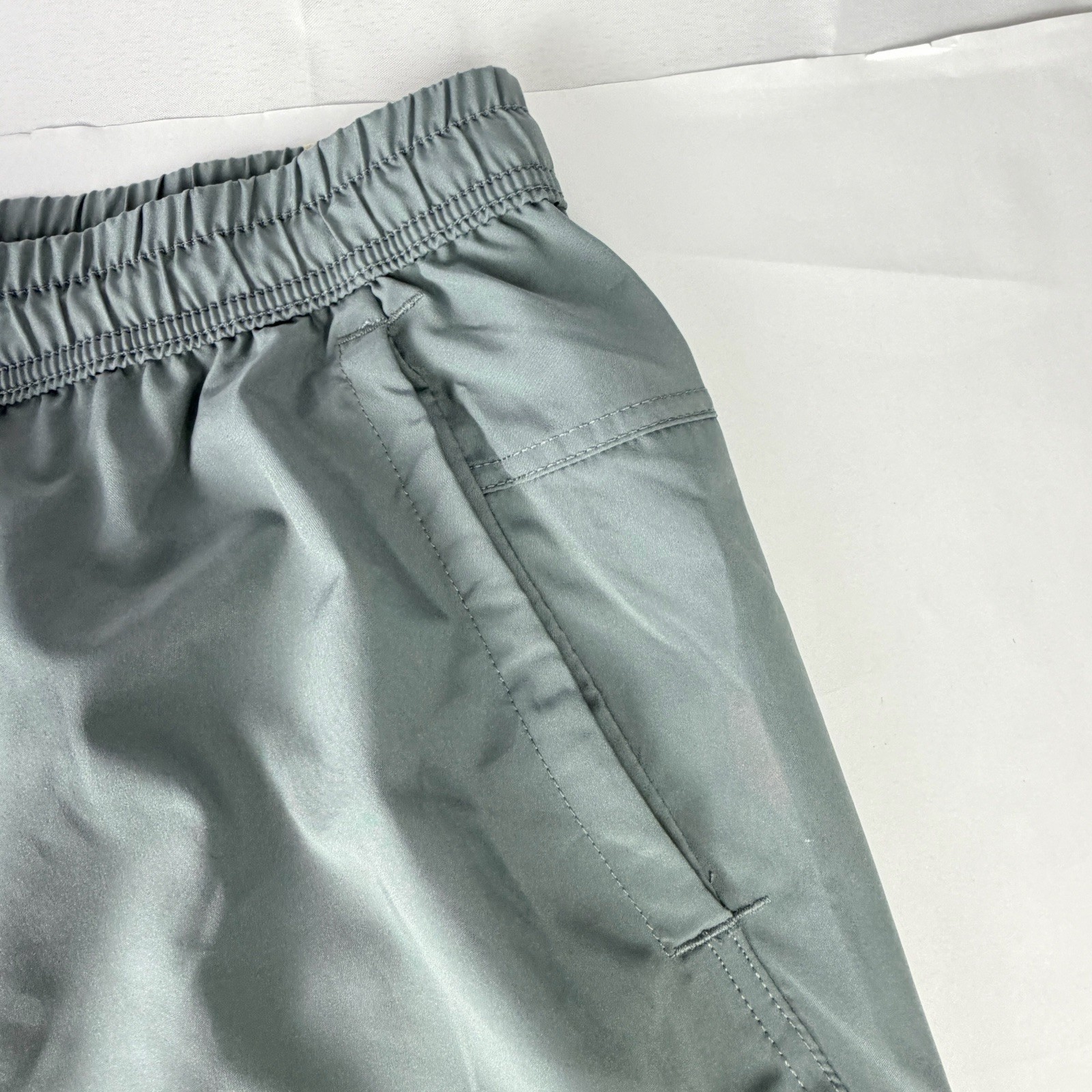 Nike Form Dri-Fit Unlined Versatile Shorts 5″ Men’s Size L Grey FN4347-084 NWT