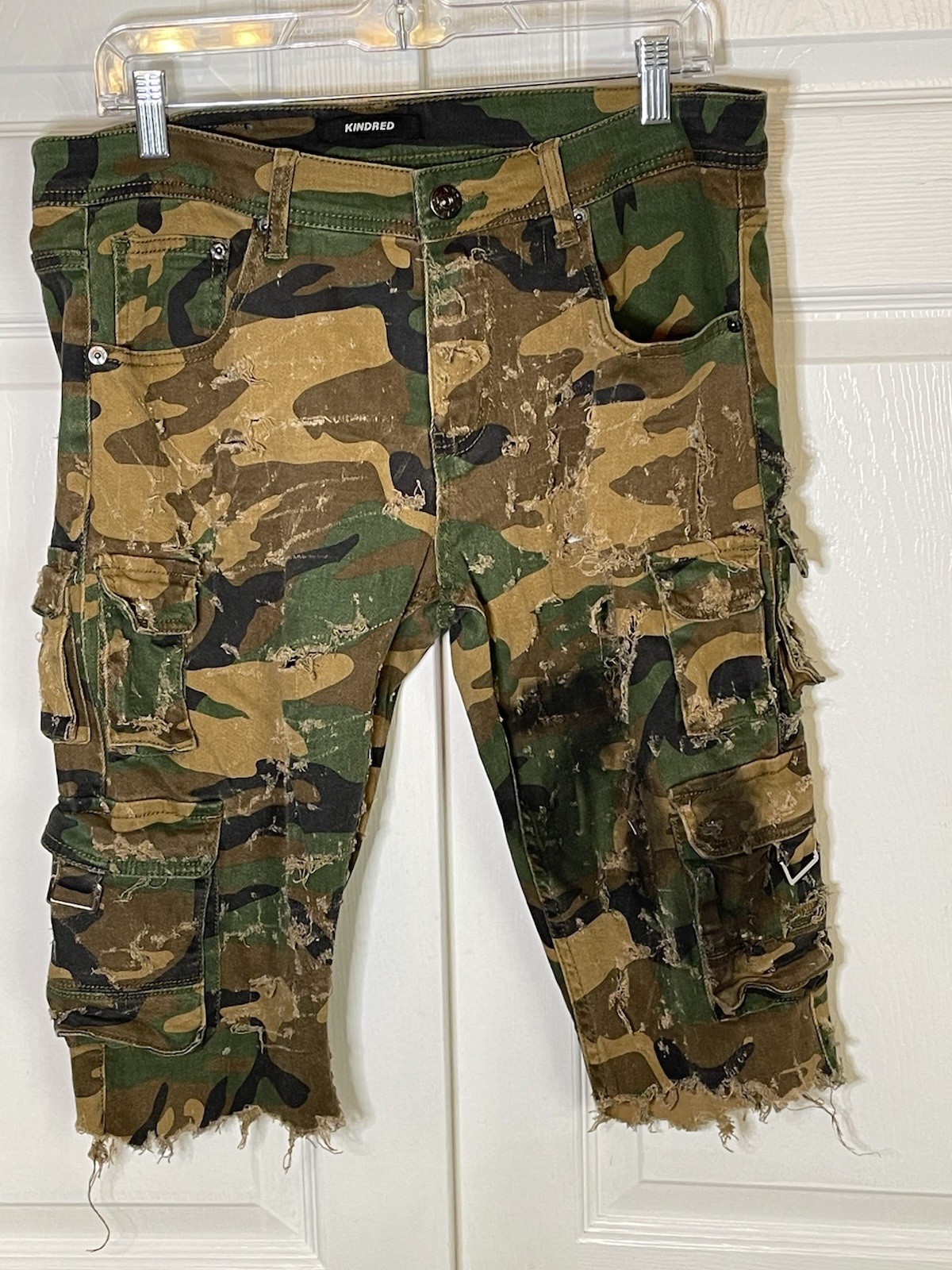 Kindred mens long distressed camo shorts 34 x 35 1/2