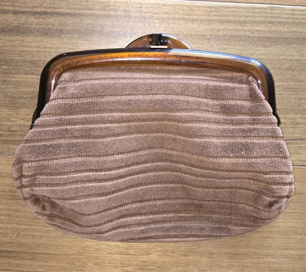 Vintage Brown Fabric clutch purse. Plastic Frame, Approx. 7×11 inches