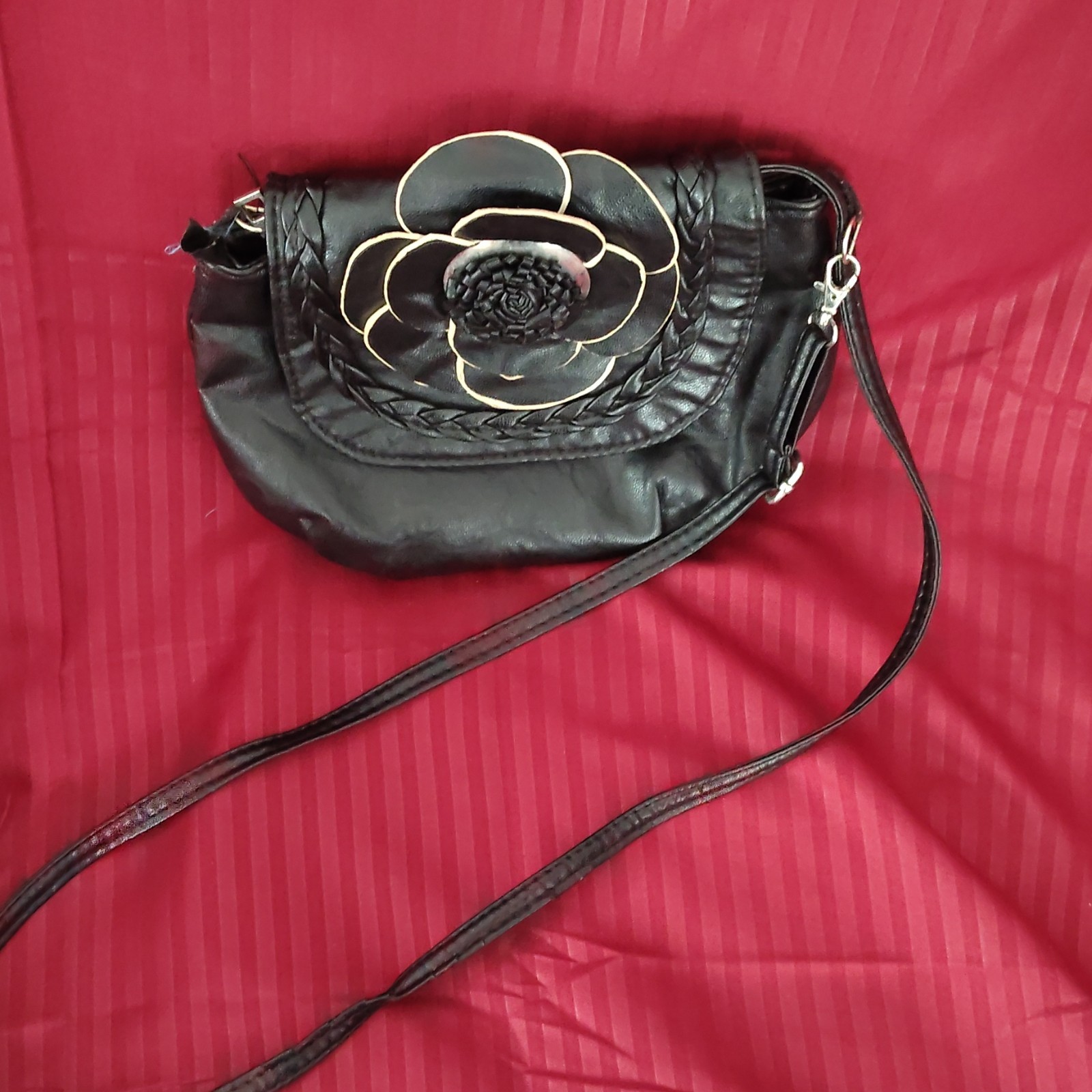 Black Floral Detail Crossbody Bag Zip & Magnetic Close Detachable Strap Lined