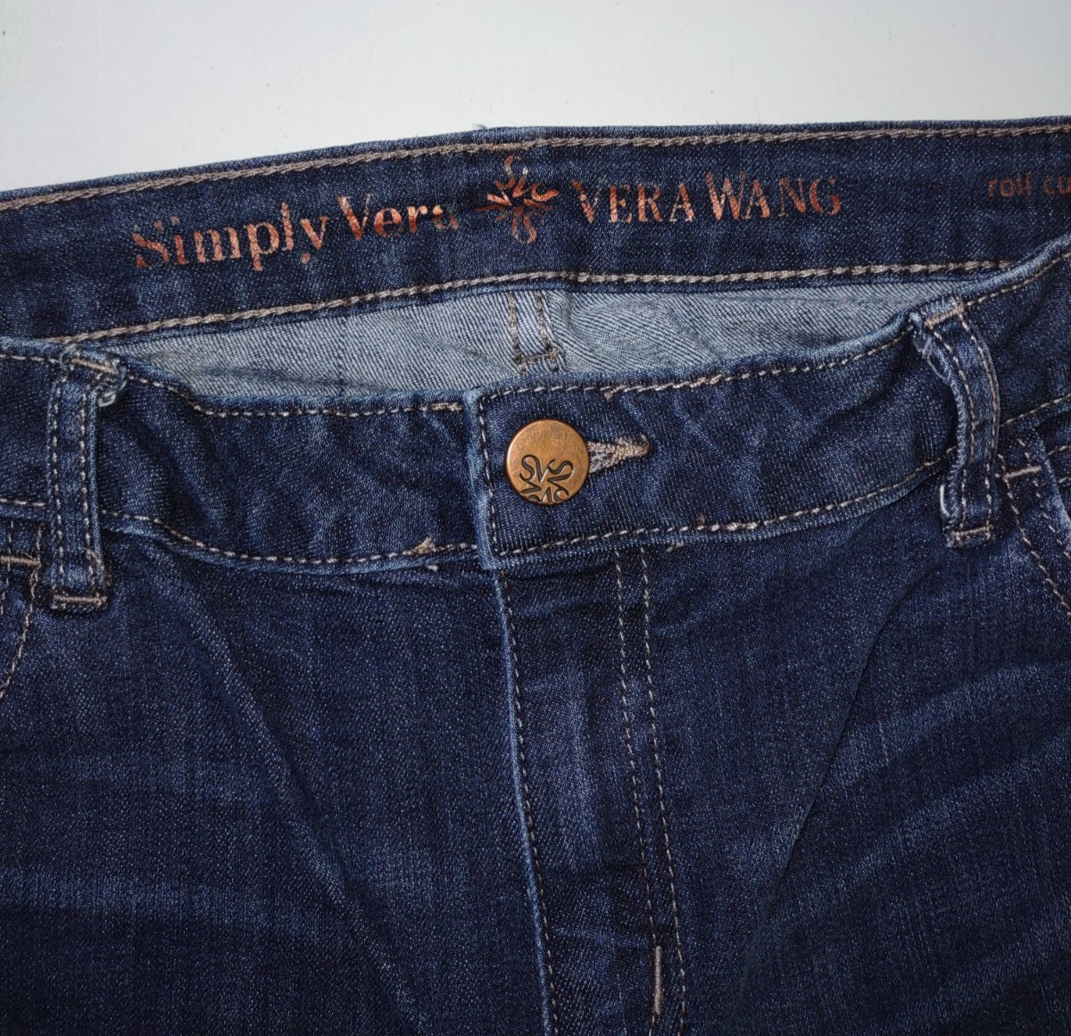 SIMPLY VERA VERA WANG Roll Cuff Dark Wash Capri Jeans Women’s size 12