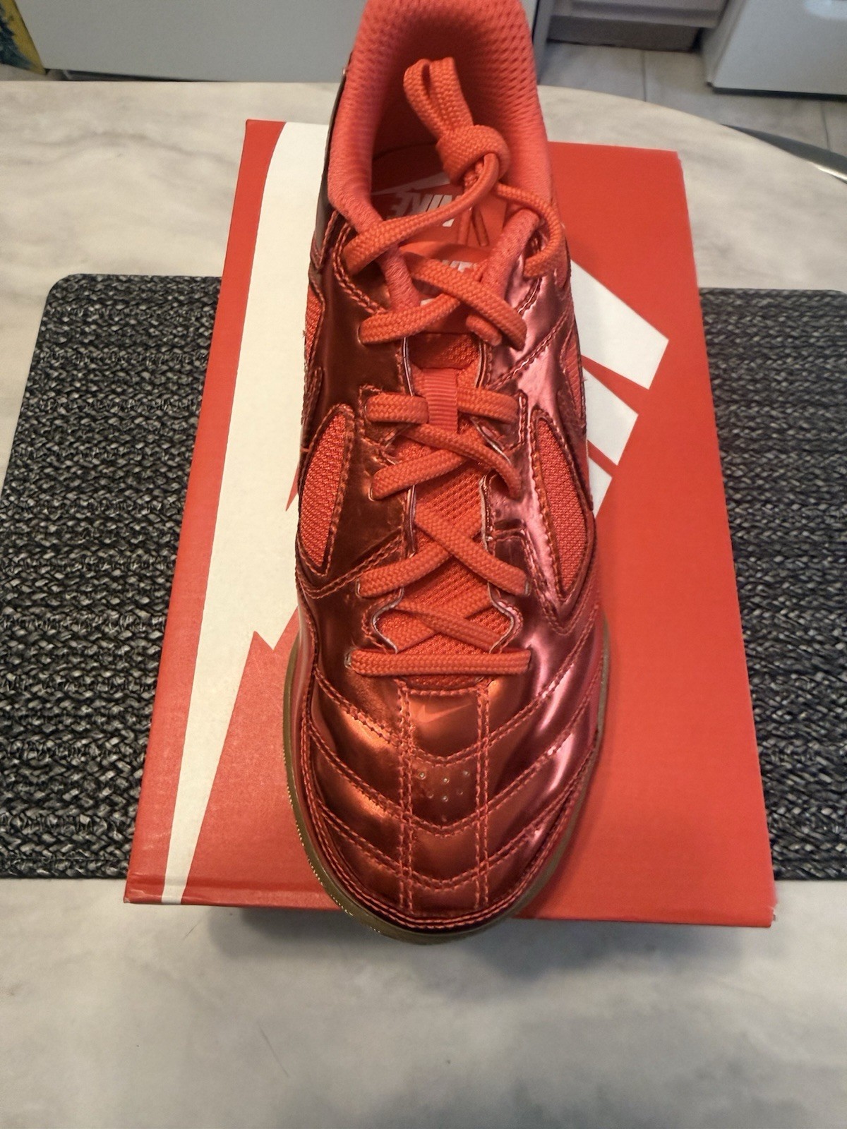 Nike Gato LV8 Red Low Top Lace Up Indoor Soccer Sneakers IB3568-600