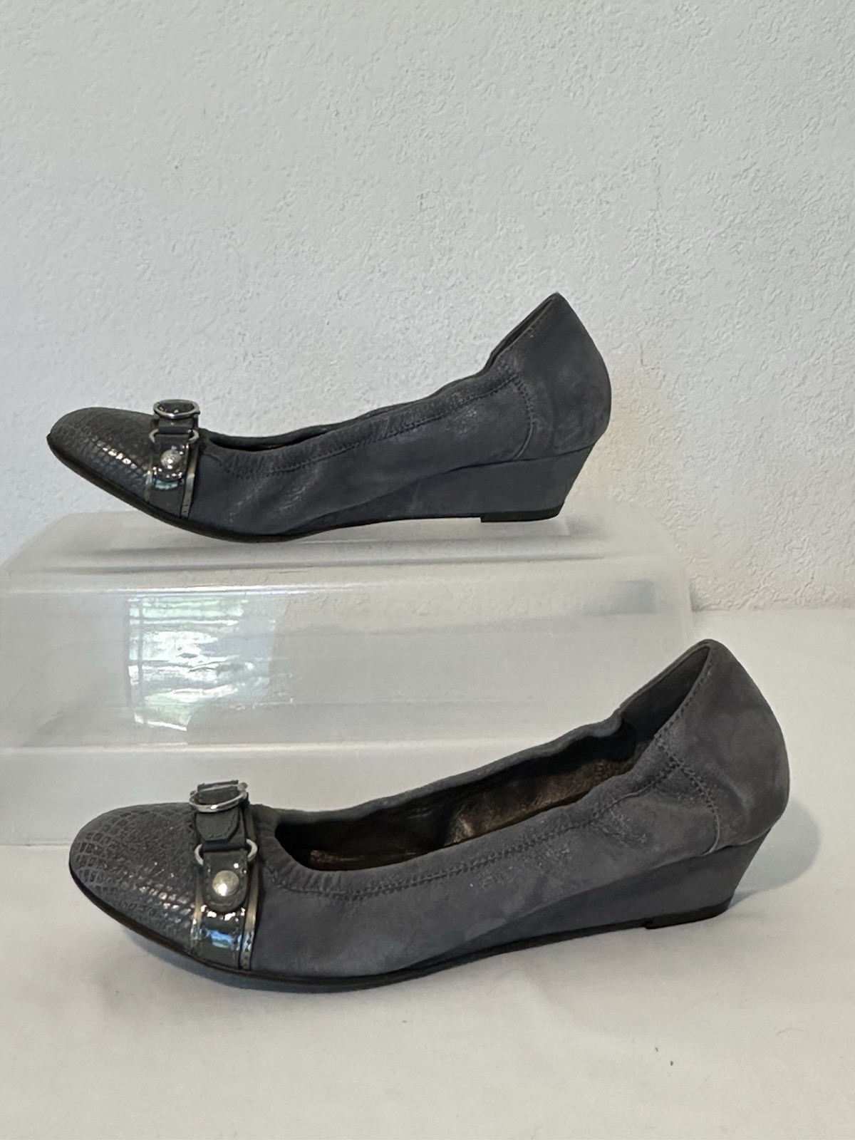 AGL Attilio Giusti Leombruni Cap Toe Buckle Low Wedge Heel Gray Suede Size 39/9