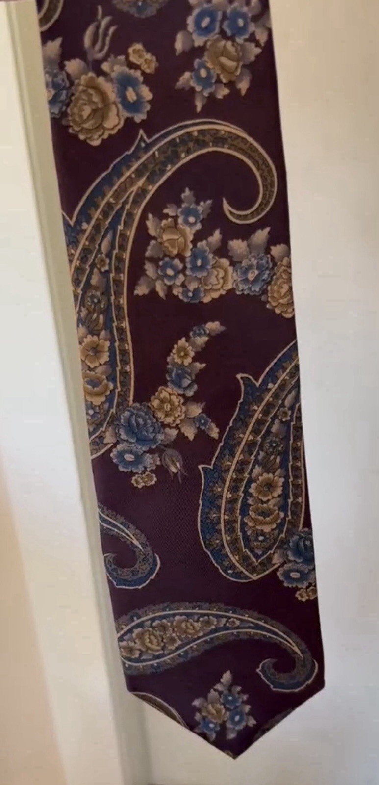 Vintage Cambridge Classics Men’s Paisley Pointed Tie Purple Blue Beige 58in