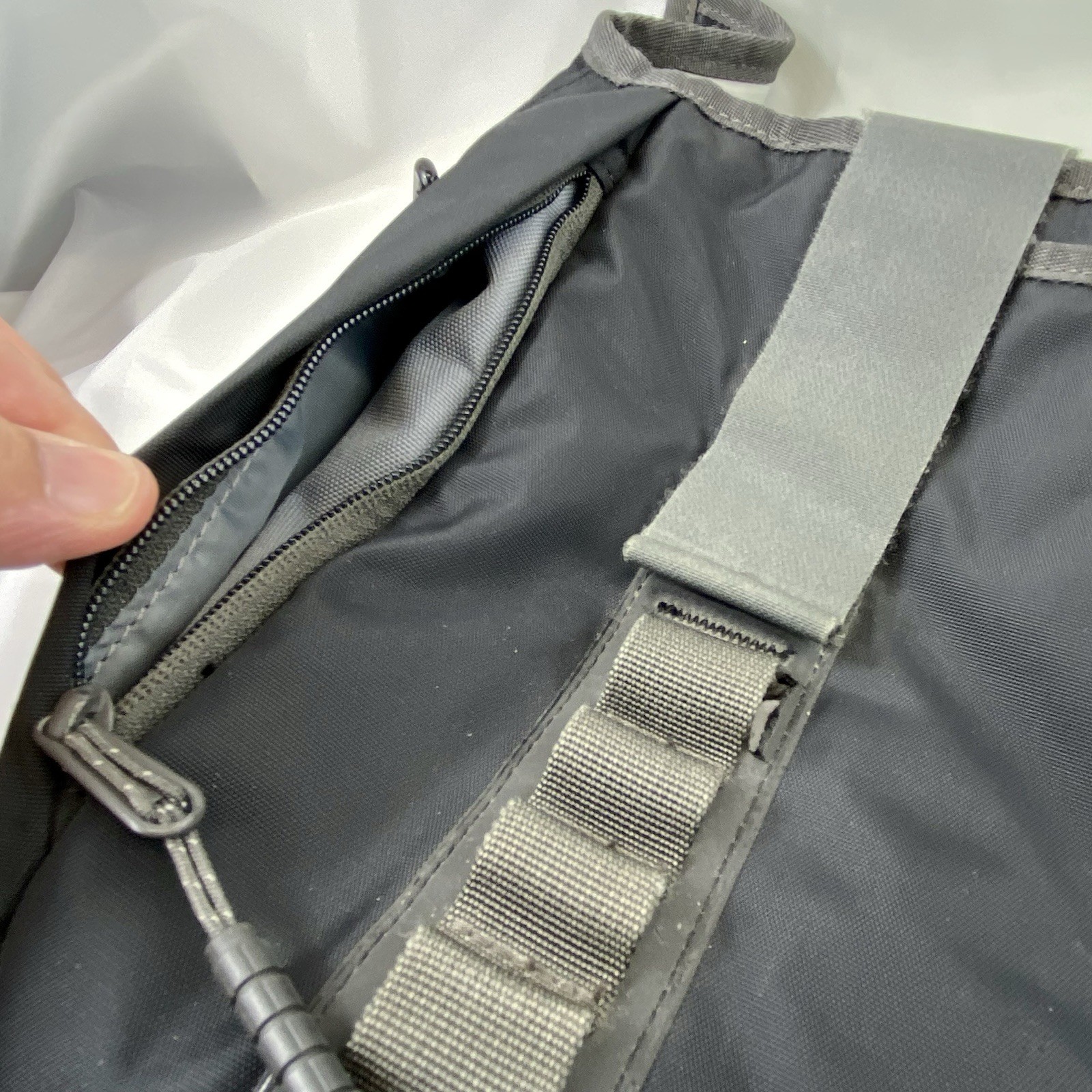 Timbuk2 Command Messenger Bag Black/Grey Crossbody Padded Laptop Measure 17/13/4