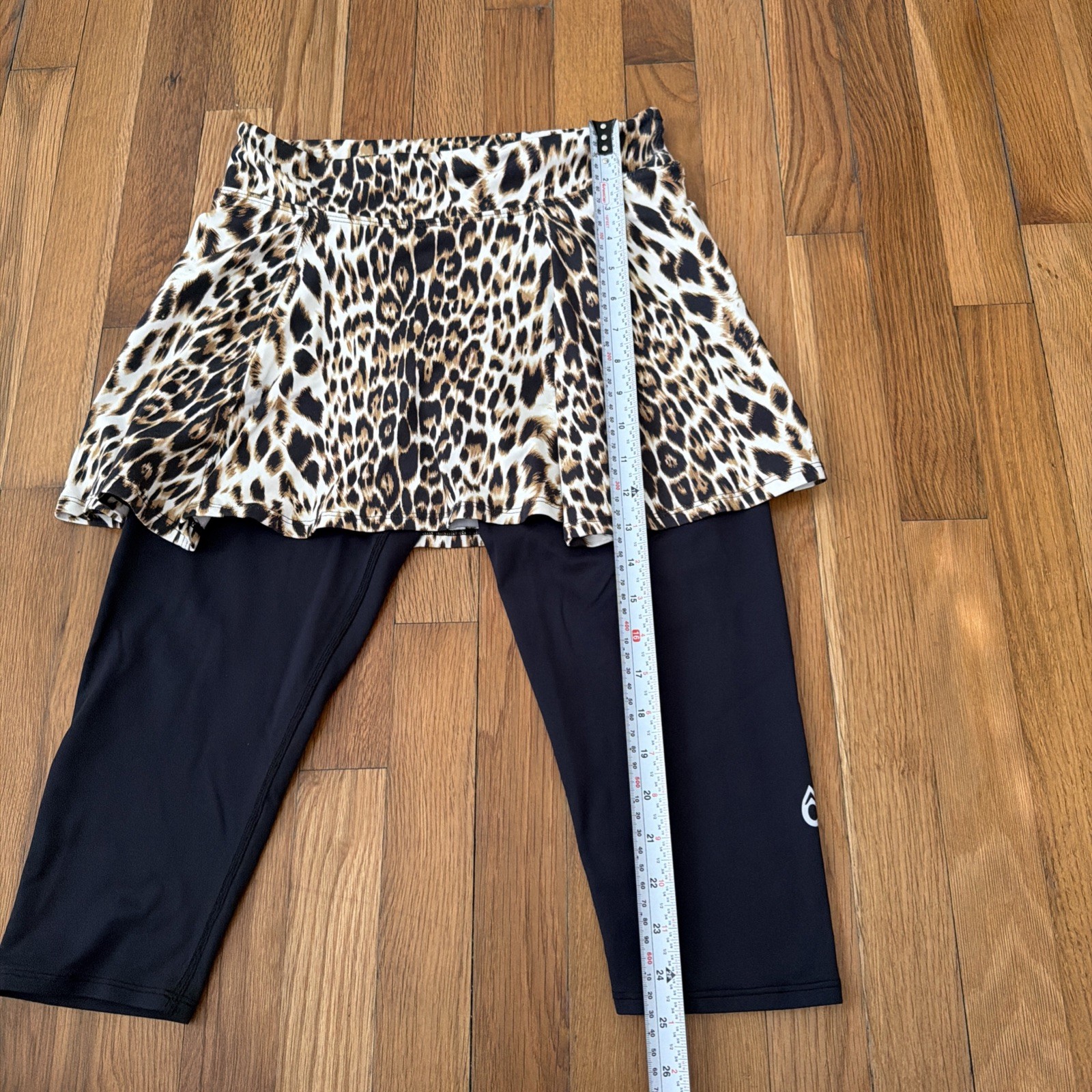 Dona Jo Women’s Leopard Print Athletic Skort/Leggings Size M (Q07)
