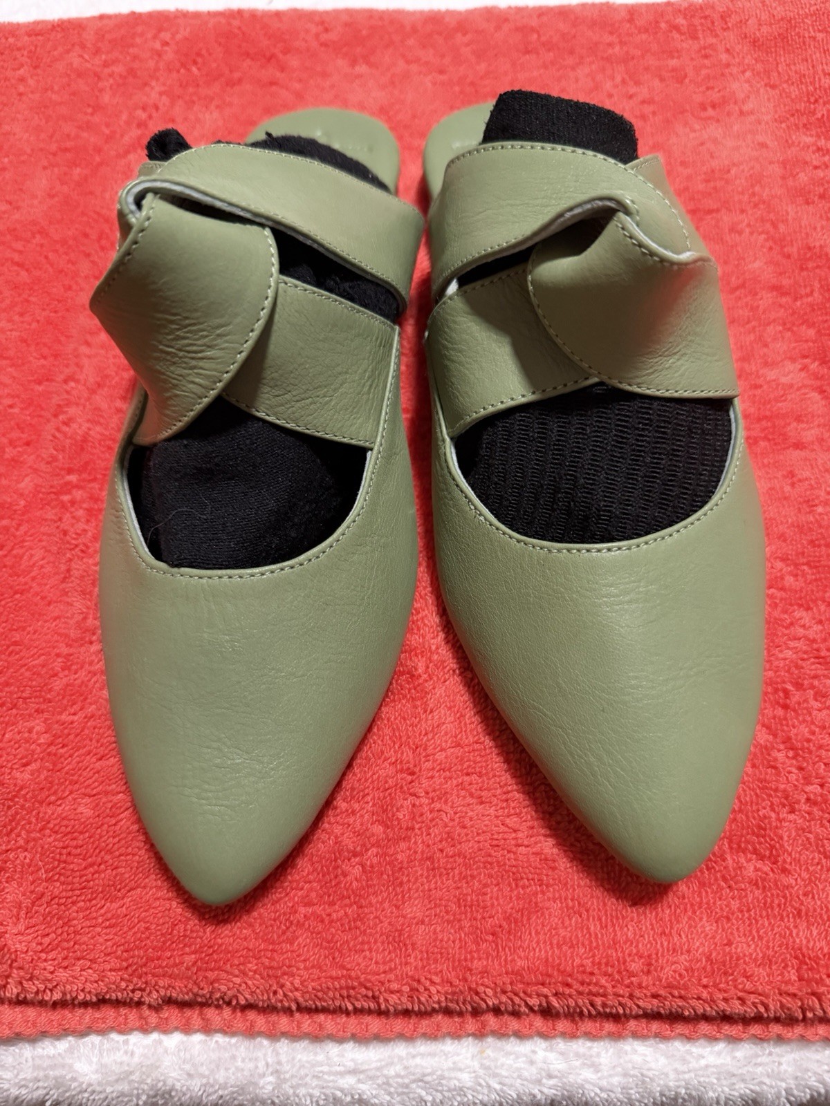 Elf Shoes Green Leather Mules Size 7 Women’s