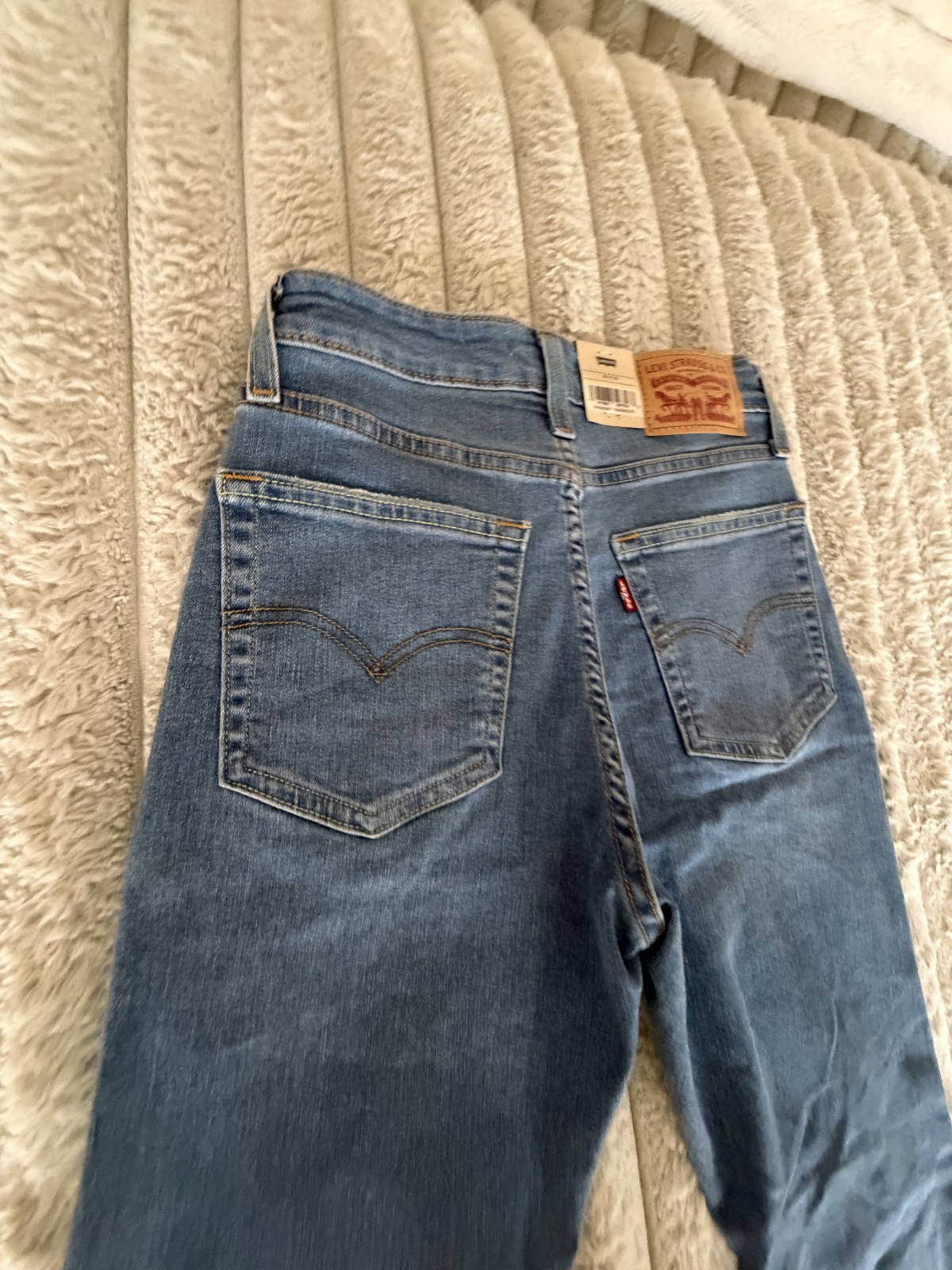 NWT Levi’s 726 High Rise Flare Jeans Women’s Size 26×32 Medium Wash Denim