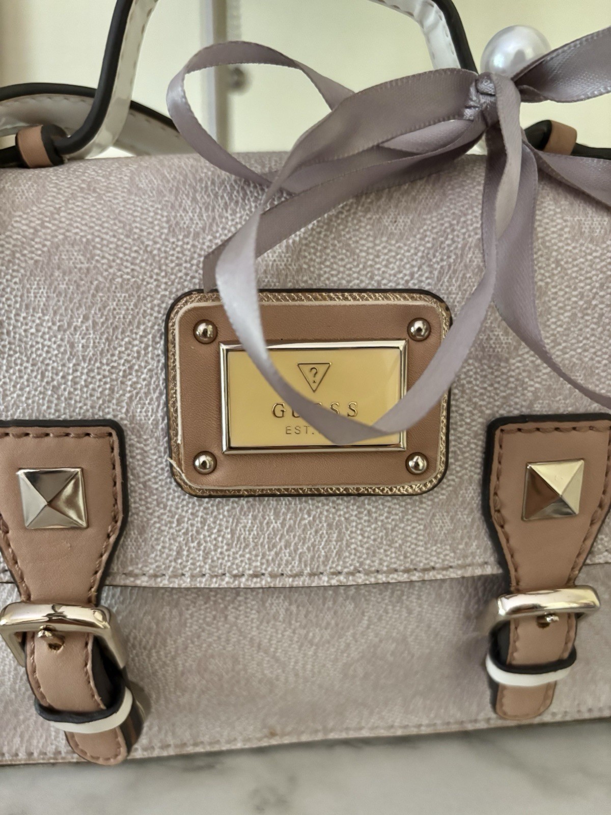 GUESS!7.5 By 6.5 Handheld Beitcrlastic Bag!