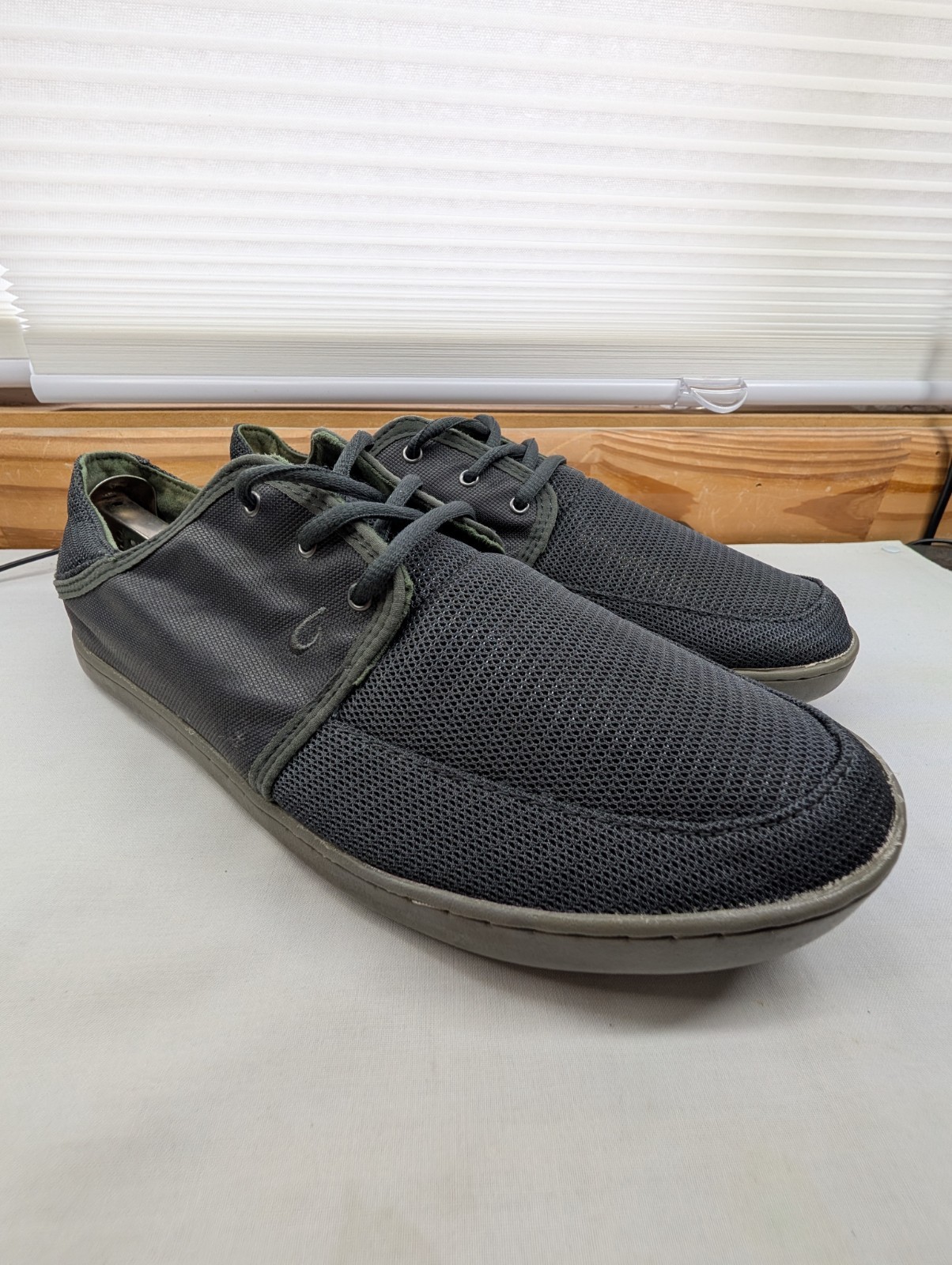 ​OluKai Nohea Lace Mesh Men’s Size 11 Charcoal Gray Green Casual Walking Shoes