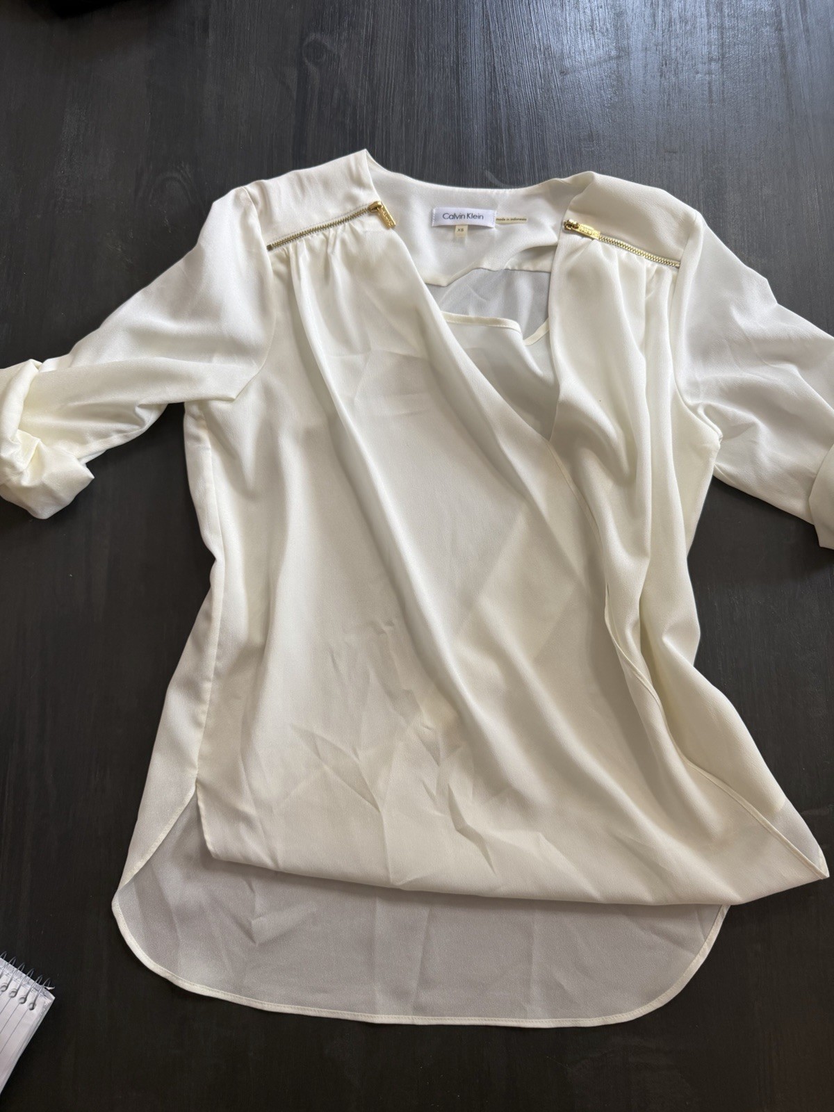 Calvin Klein XS Ivory Faux Wrap Blouse Gold Zip Shoulder 3/4 Sleeve Top