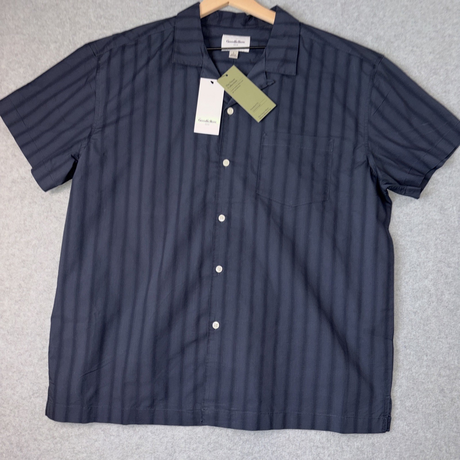 Goodfellow & Co Vacay Collection Dobby Stripe Camp Shirt in Navy – Men’s L