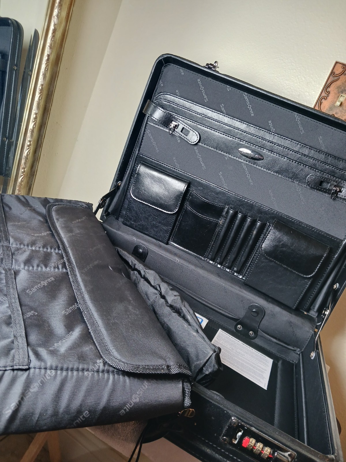 Samsonite Black Attaché Briefcase Combination Lock Organizer Top Handle Men