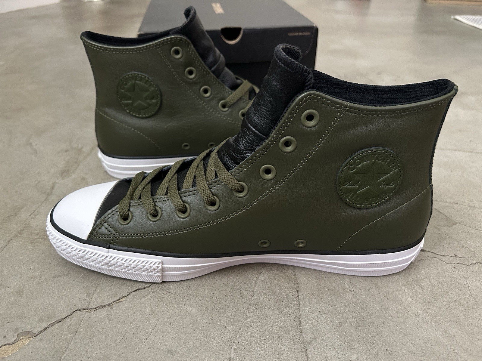 Men Size 11 Converse Chuck Taylor All Star Hi CTAS 2 Tone Leather Herbal / Black