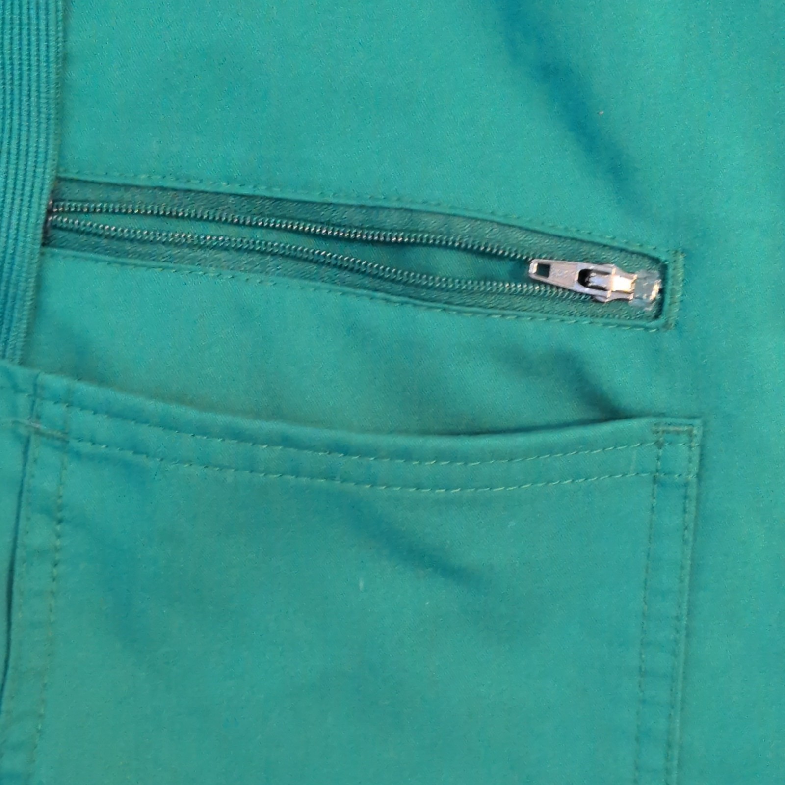 Dickies Balance Women’s L Green Solid V-Neck Scrub Top Pockets PolyBlend (as is)