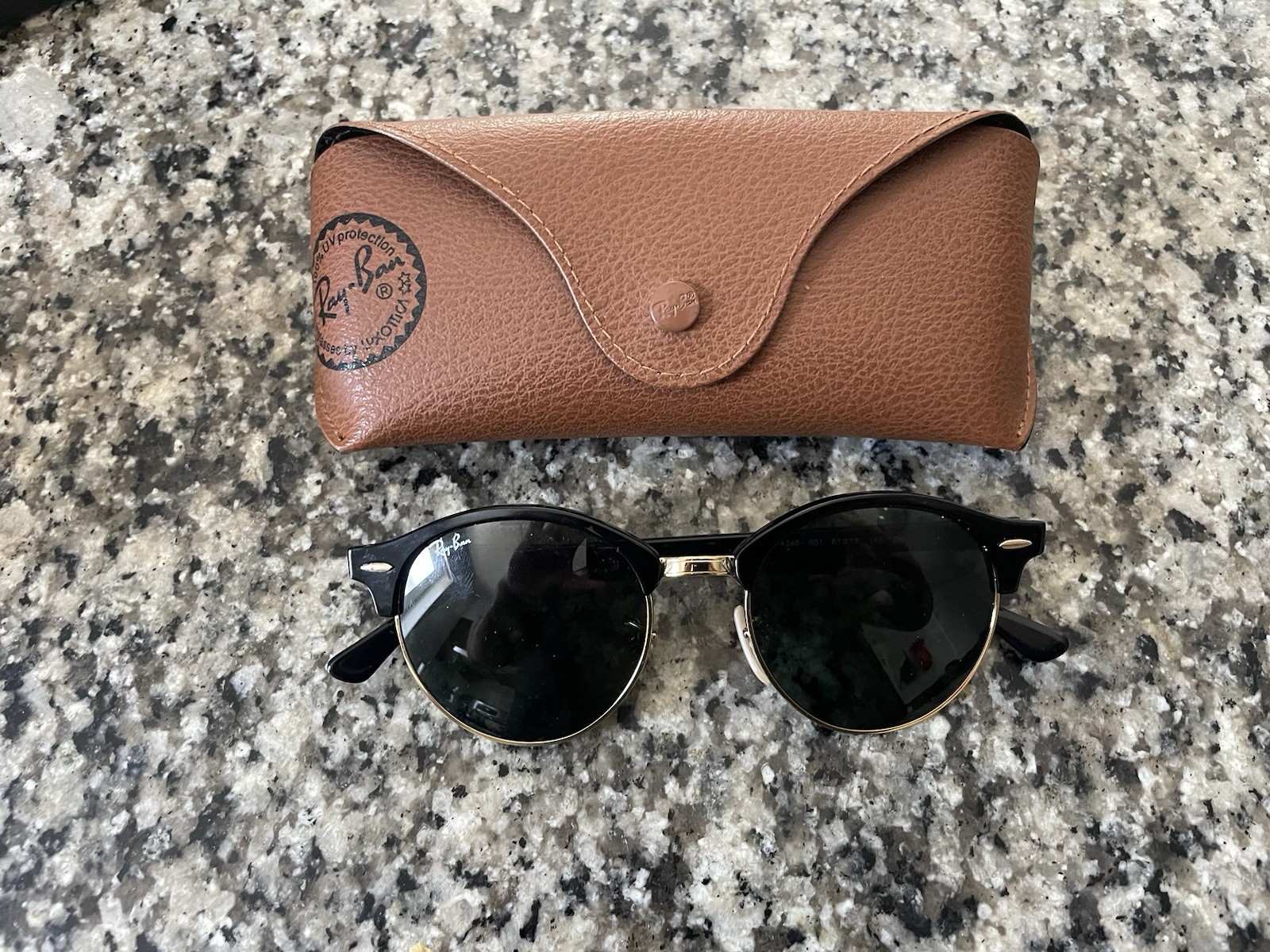 Ray-Ban Clubround RB4246 51-19 145mm Black Round Sunglasses with Green…