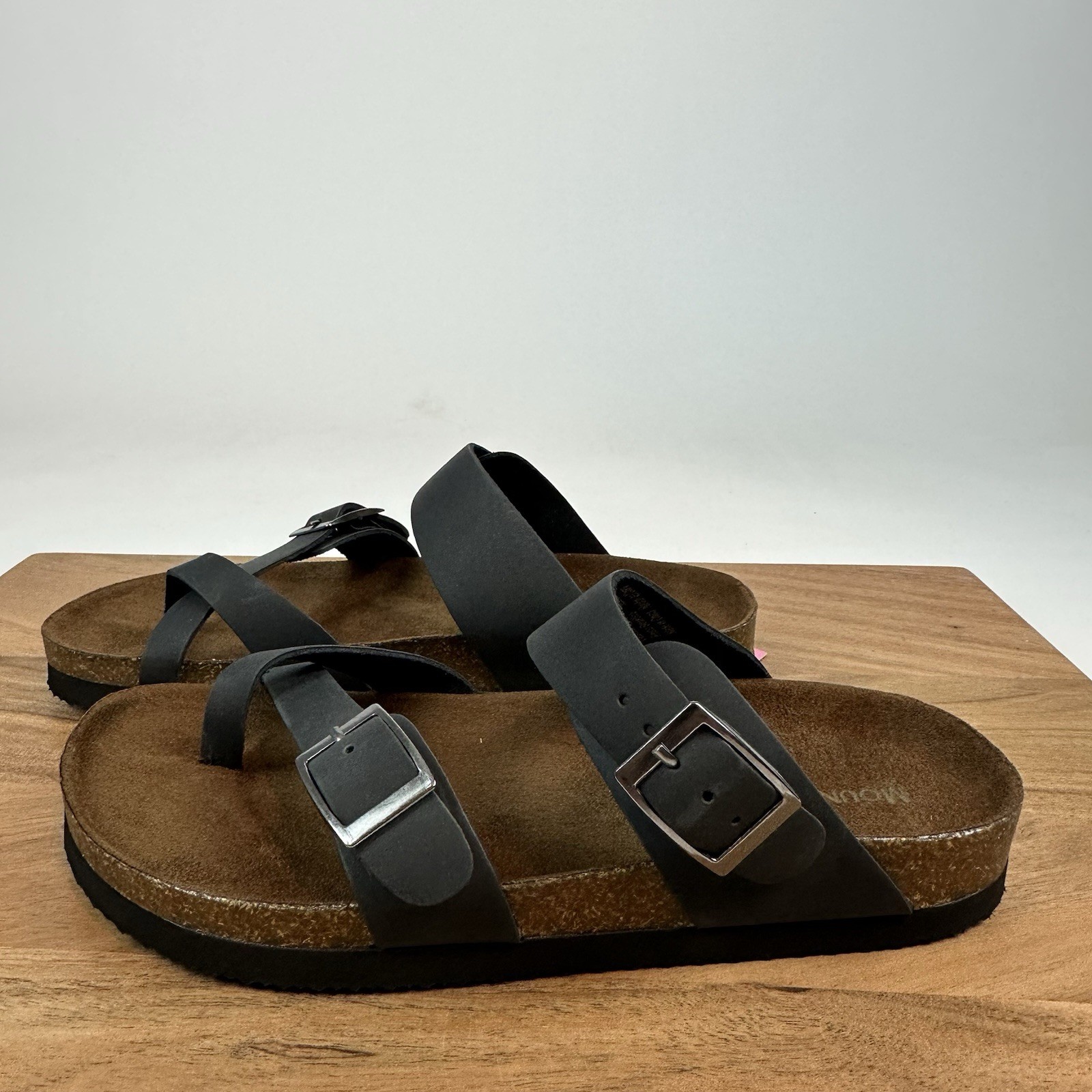 New NIB Womens Mountain Sole Black Leather Sandals Shoes Size 6