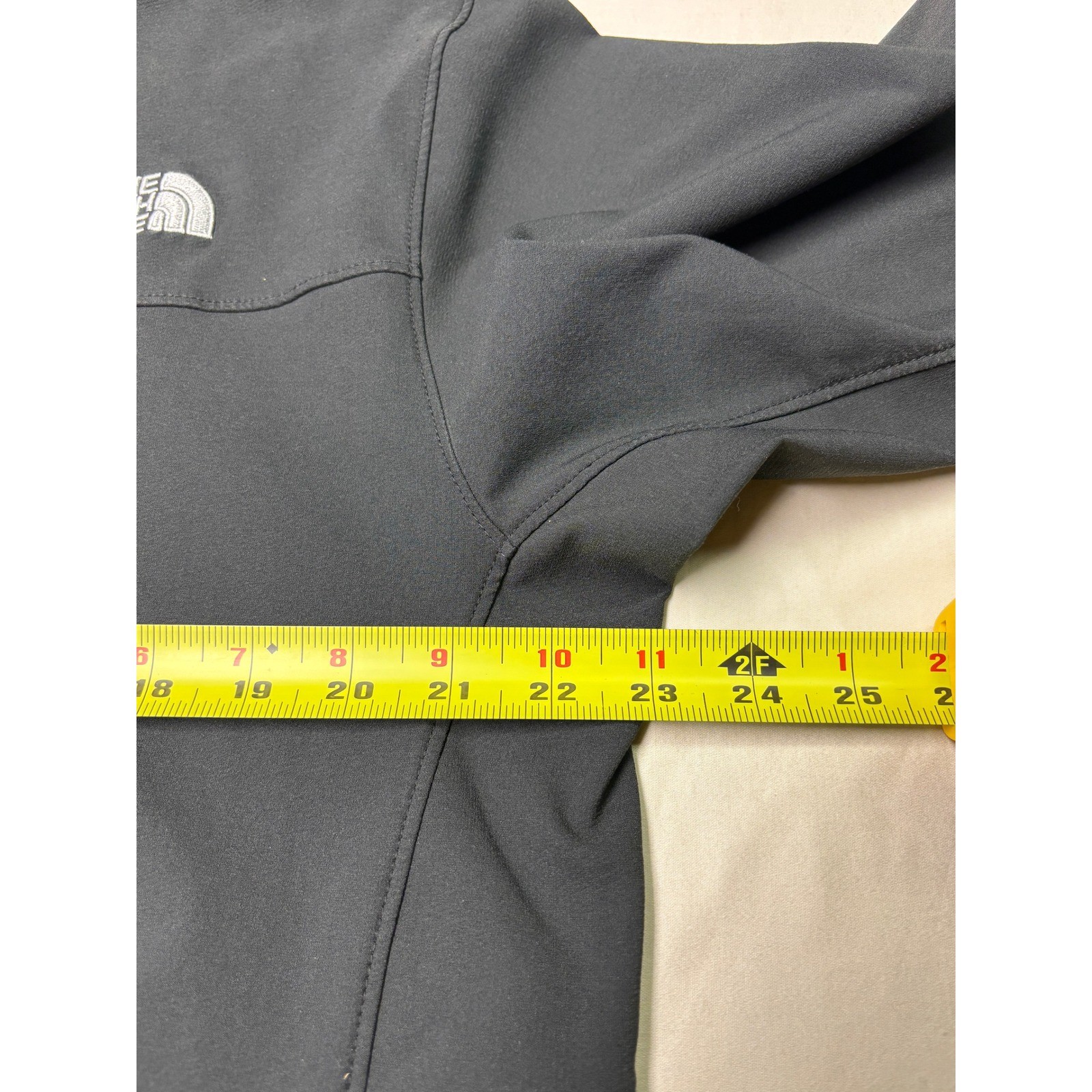 The North Face TNF Apex Softshell Jacket Mens Medium Black Full Zip Performance