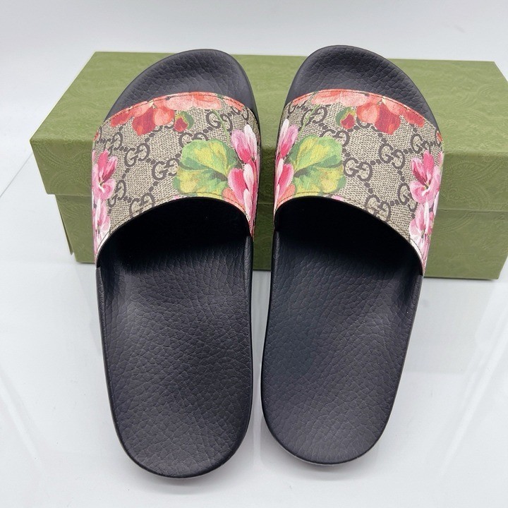 Gucci GG Bloom Supreme Floral Slides Sandals Womens EU 37 US 7- Authentic