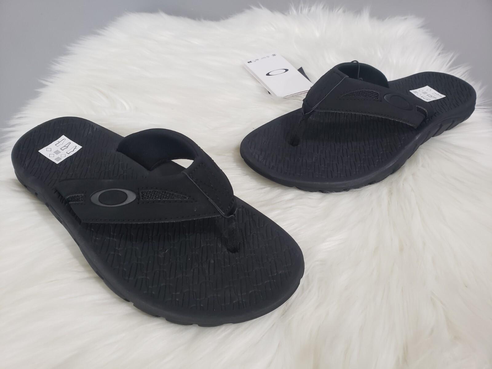 NEW WITH TAGS Oakley Operative Sandals 2.0 Blackout 13477-02E Flip Flop Slides