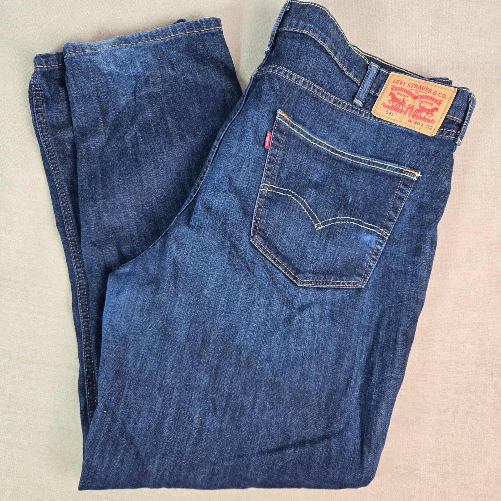 Levis 541 Athletic Taper Mens Jeans Dark Wash Blue Denim 40×32 (Measures 40×30)
